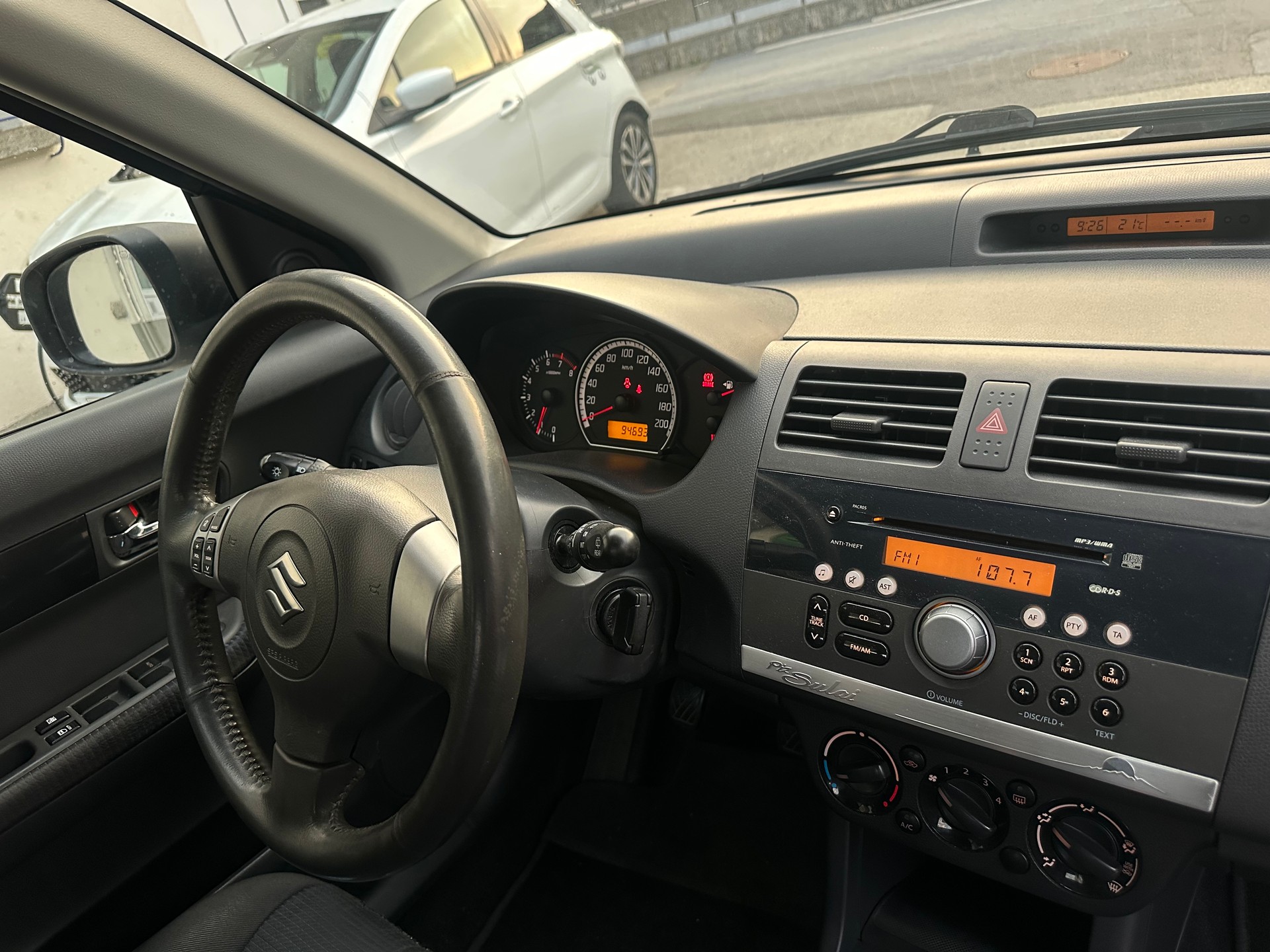 SUZUKI Swift 1.3i 16V GL Top Piz Sulai LE 4x4-image-10