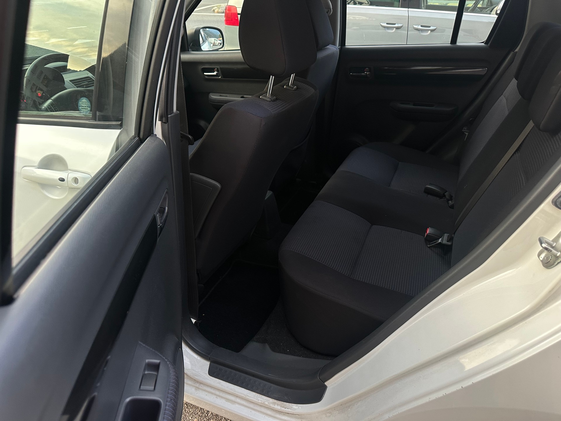 SUZUKI Swift 1.3i 16V GL Top Piz Sulai LE 4x4-image-8