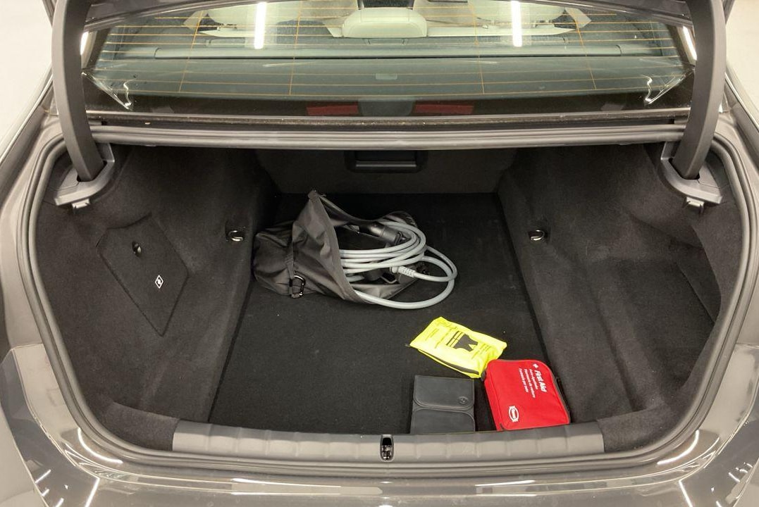 BMW 750e xDrive Steptronic-image-11