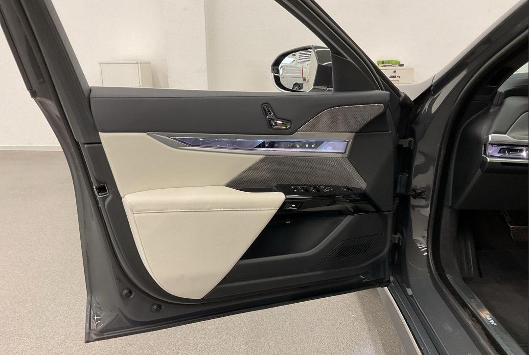 BMW 750e xDrive Steptronic-image-4