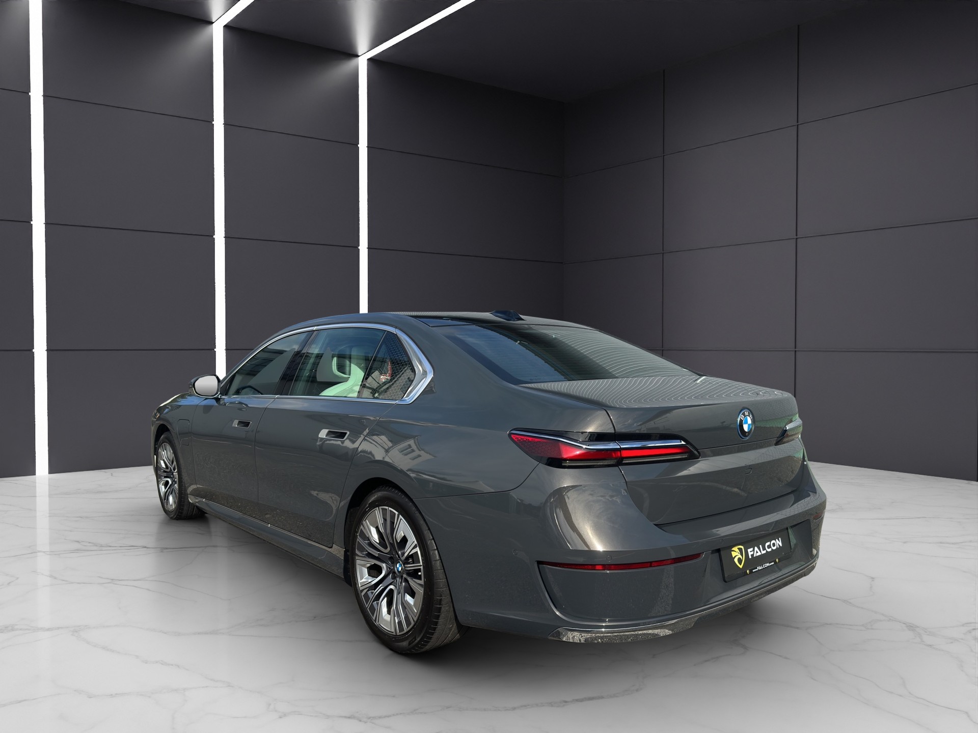 BMW 750e xDrive Steptronic-showroom-element-3