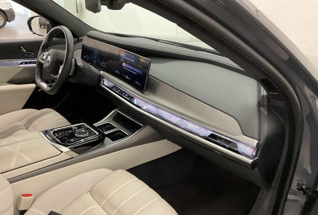 BMW 750e xDrive Steptronic-image-7