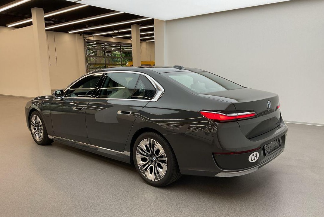 BMW 750e xDrive Steptronic-image-1