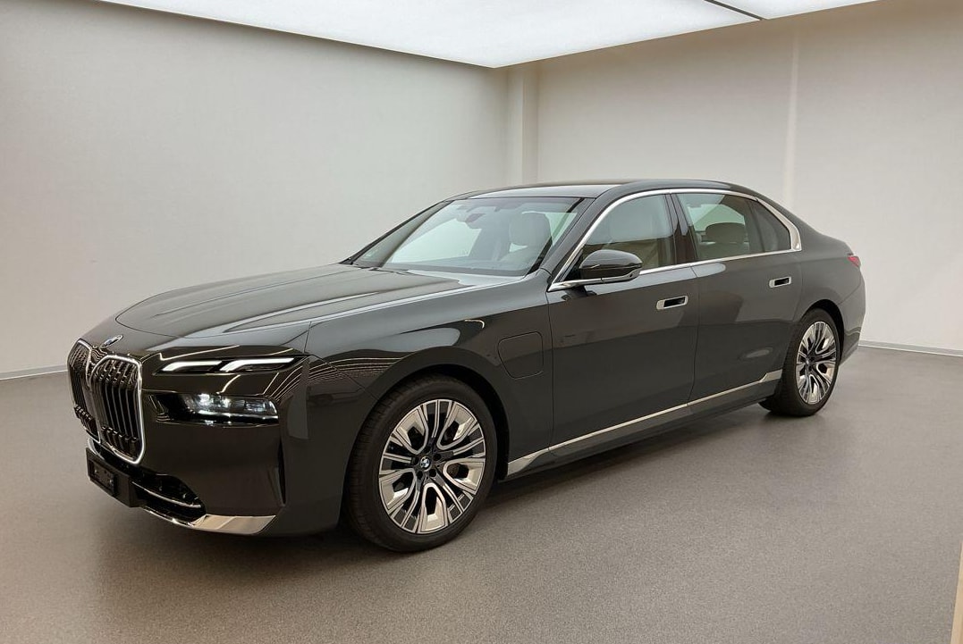 BMW 750e xDrive Steptronic-image-0