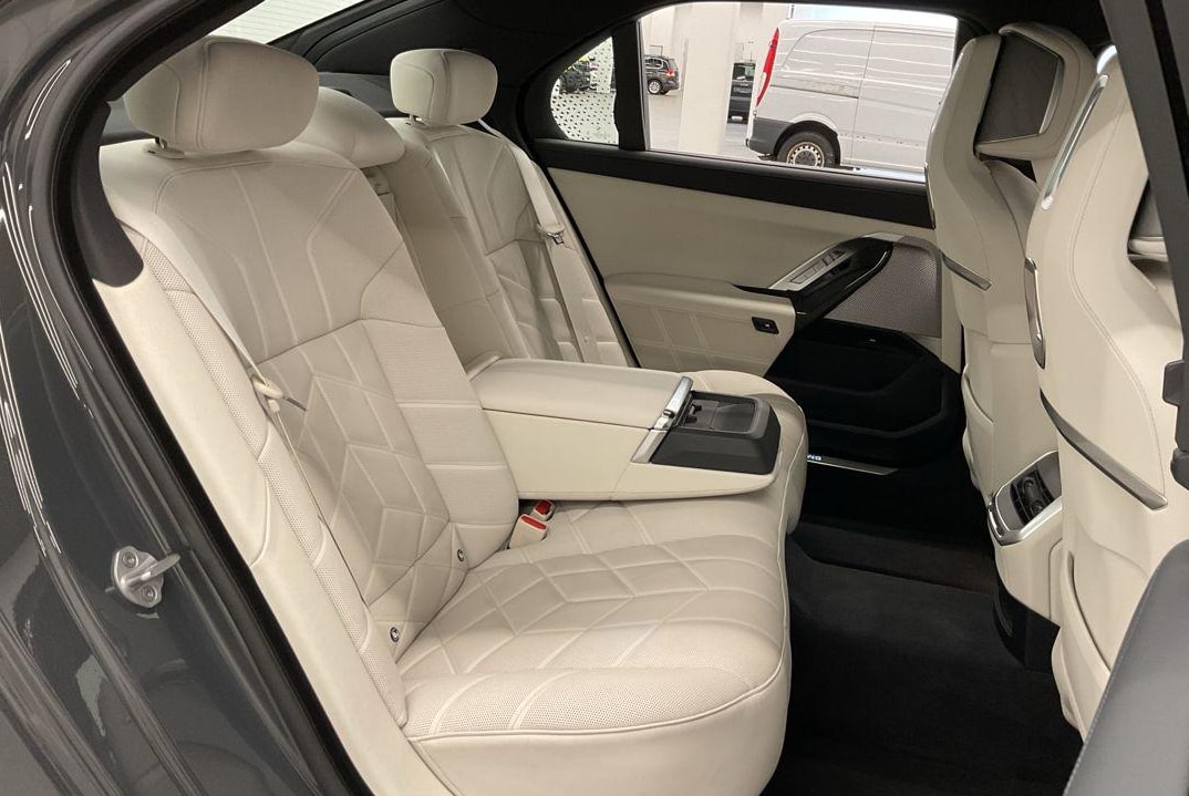 BMW 750e xDrive Steptronic-image-10