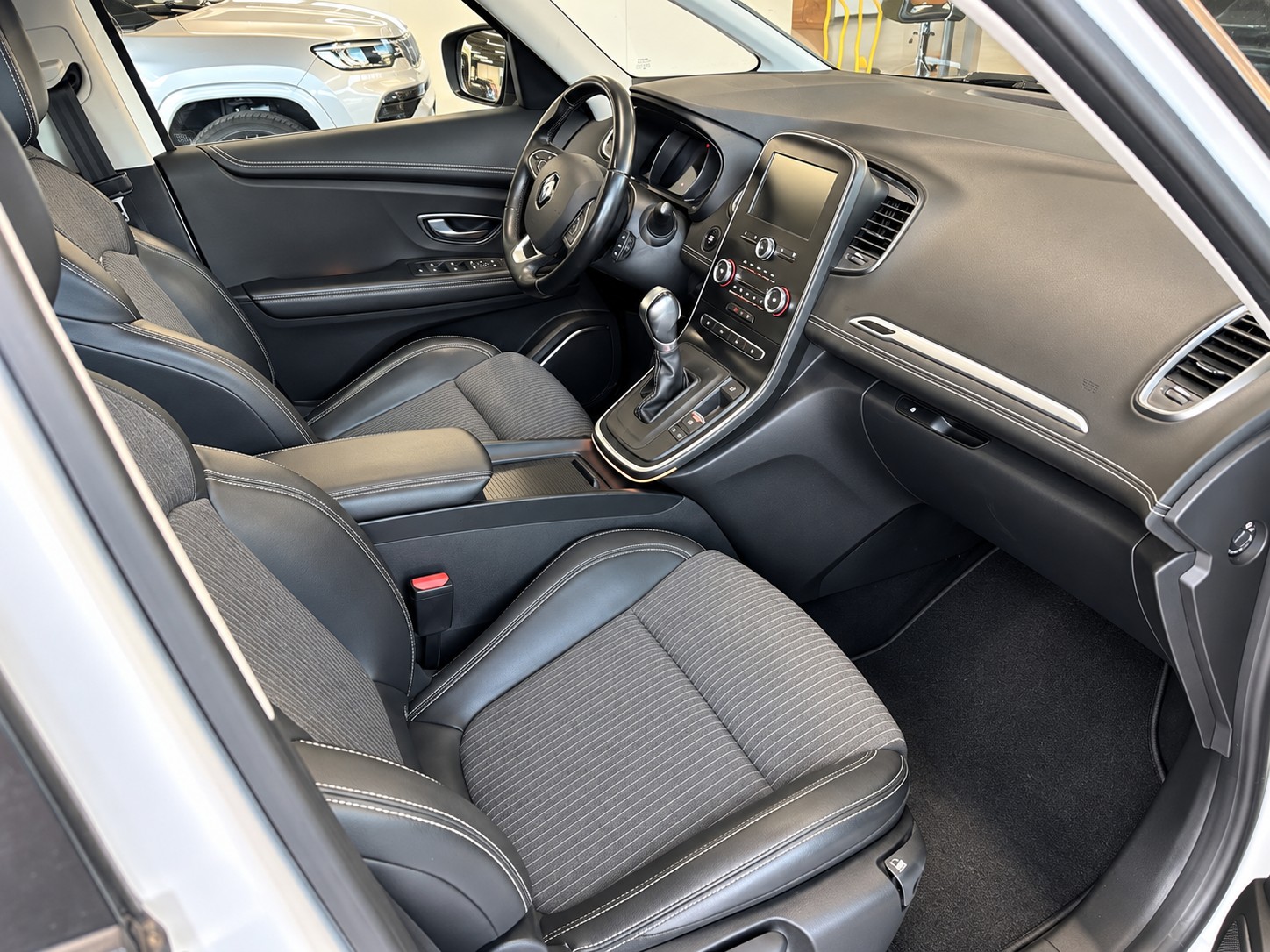 RENAULT Grand Scénic 1.3 16V Turbo Intens EDC 7pl.-image-8