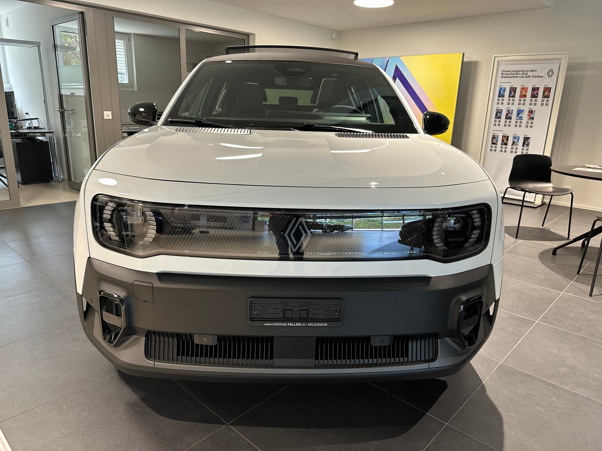 RENAULT R4 E-TECH ELECTRIC-image-7