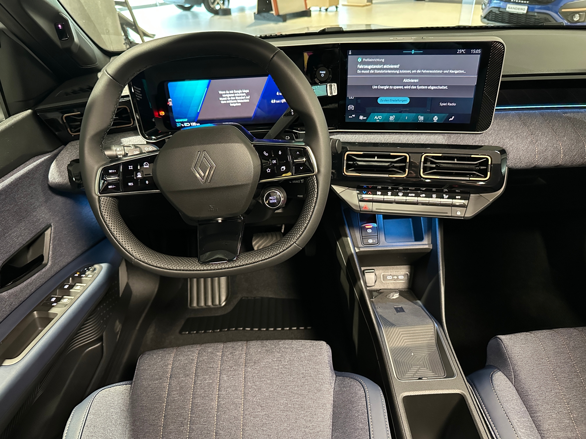 RENAULT R4 E-TECH ELECTRIC-image-9