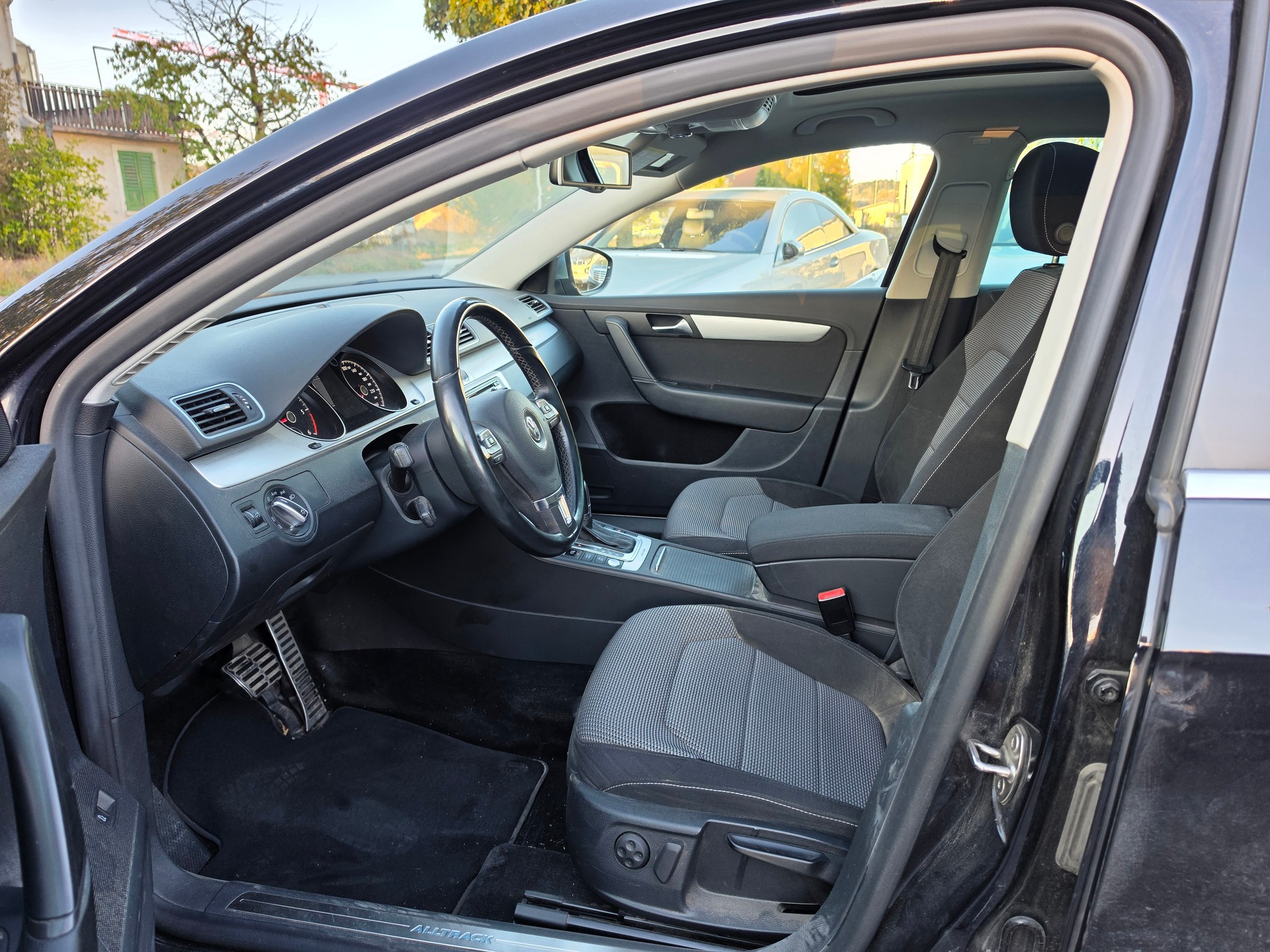 VW Passat Alltrack 2.0 TDI BMT 4Motion DSG-image-9