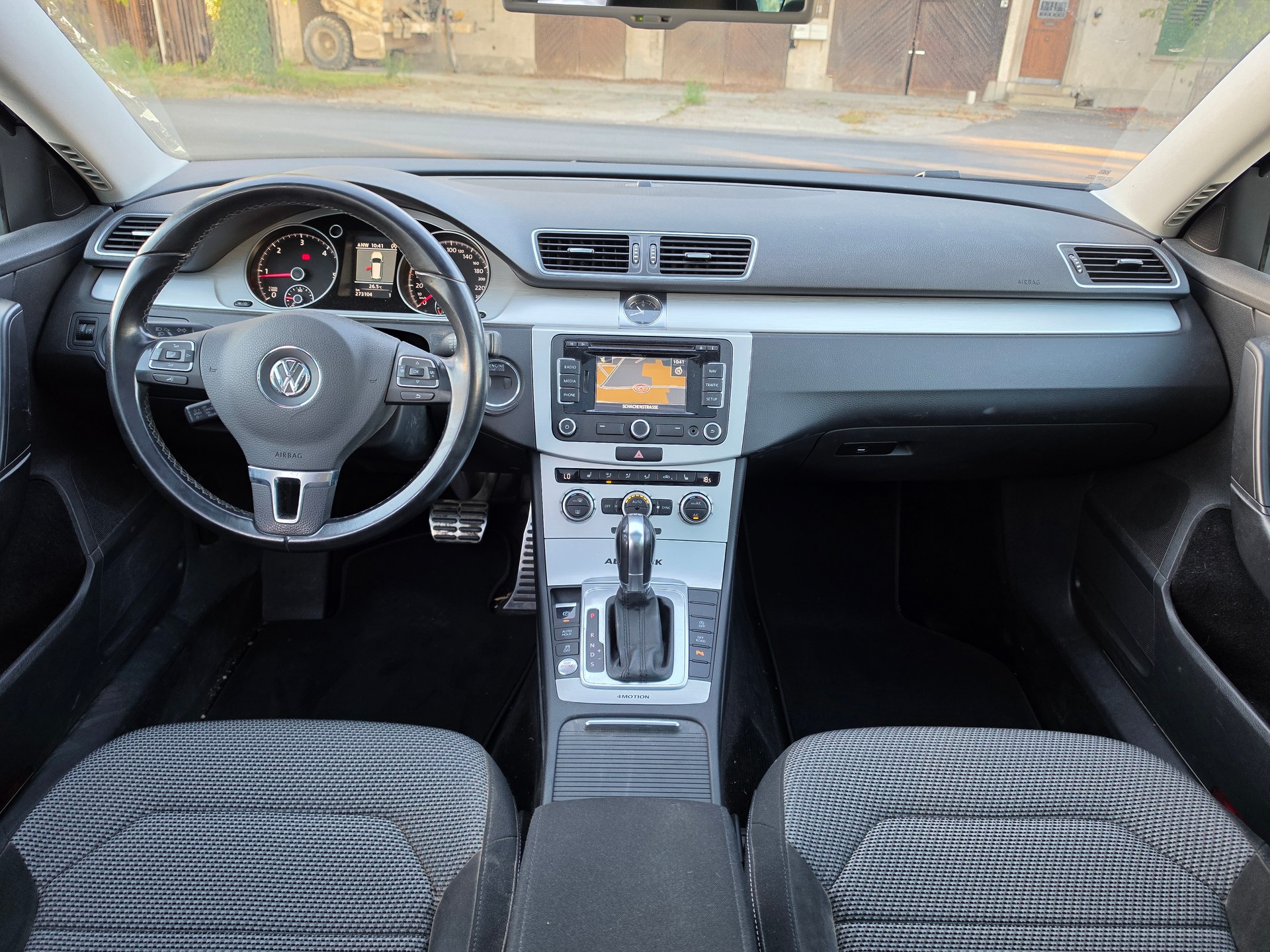 VW Passat Alltrack 2.0 TDI BMT 4Motion DSG-image-8