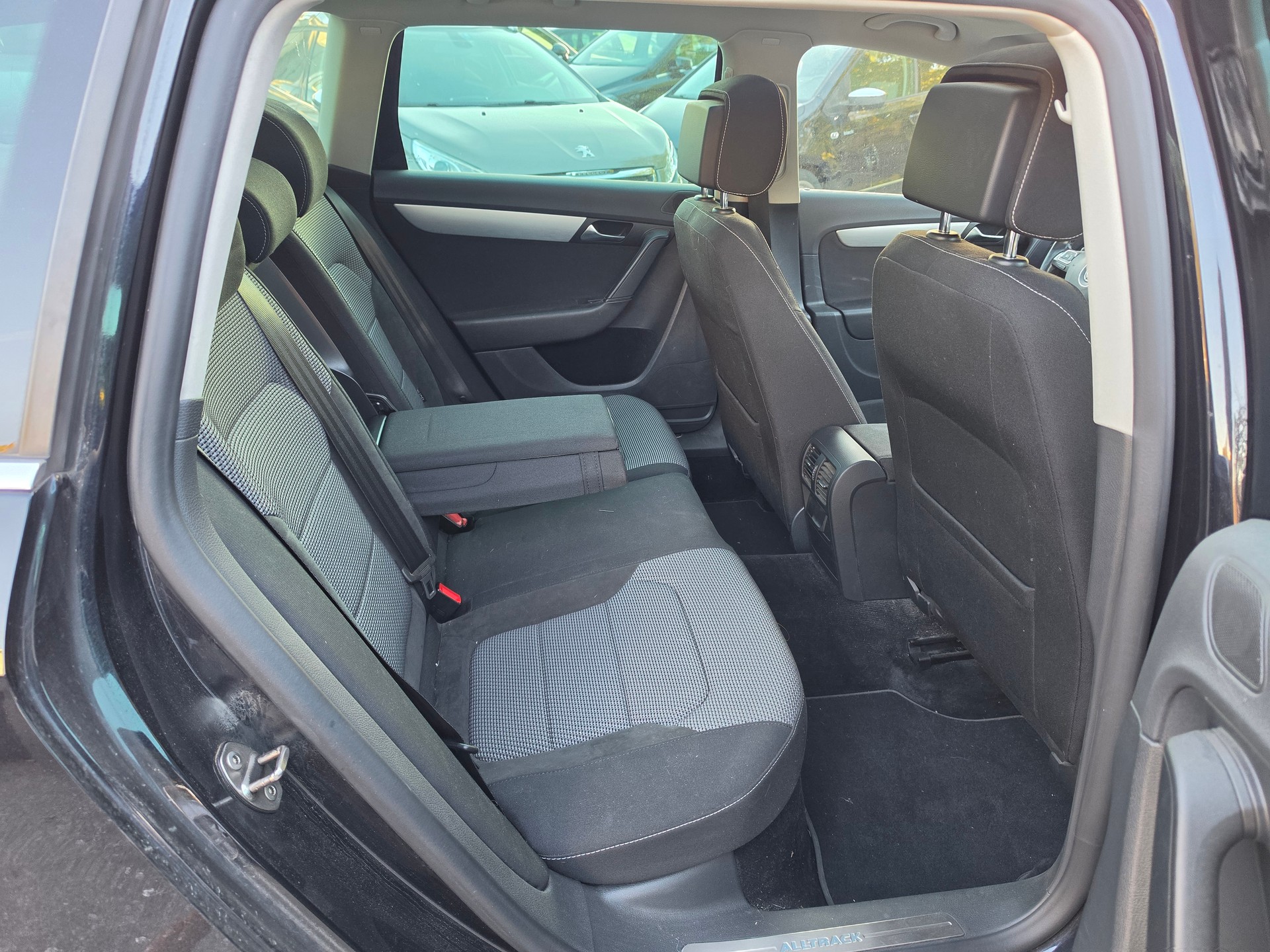 VW Passat Alltrack 2.0 TDI BMT 4Motion DSG-image-11