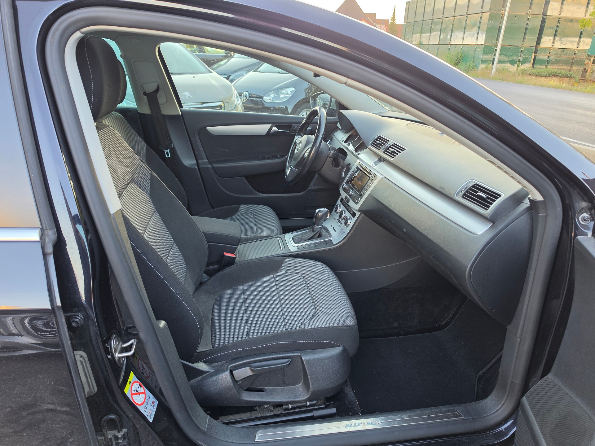 VW Passat Alltrack 2.0 TDI BMT 4Motion DSG-image-10
