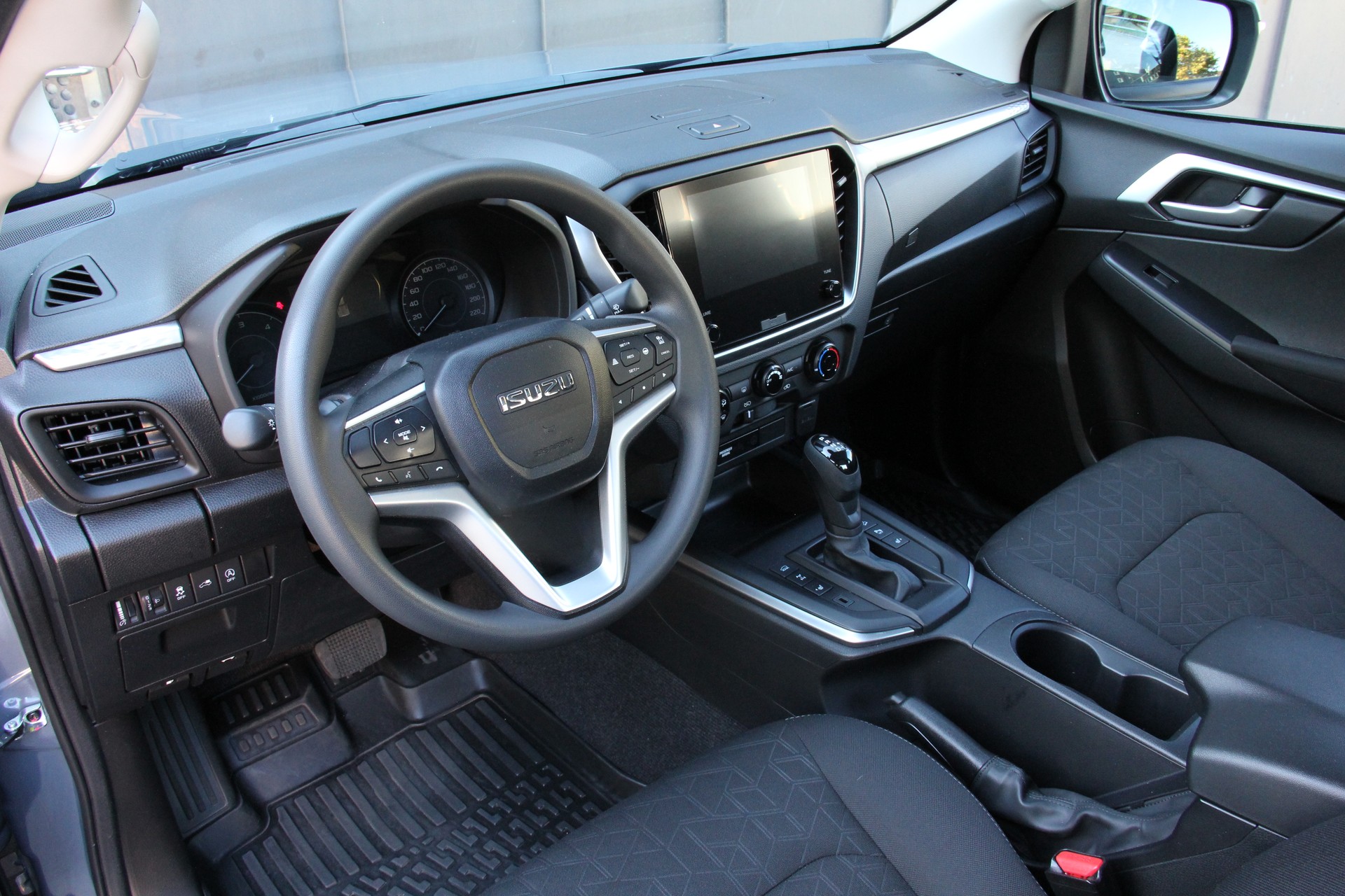 ISUZU D-MAX 1.9 SpaceCab N60B 4x4 **KIPPER-3-SEITEN** -ANHÄNGERKUP.-3500Kg -5-JAHRE-WERKSGAR. -RÜCKFAHRKAM. -AUTOMAT -EDELSTAHL-BODEN-image-8