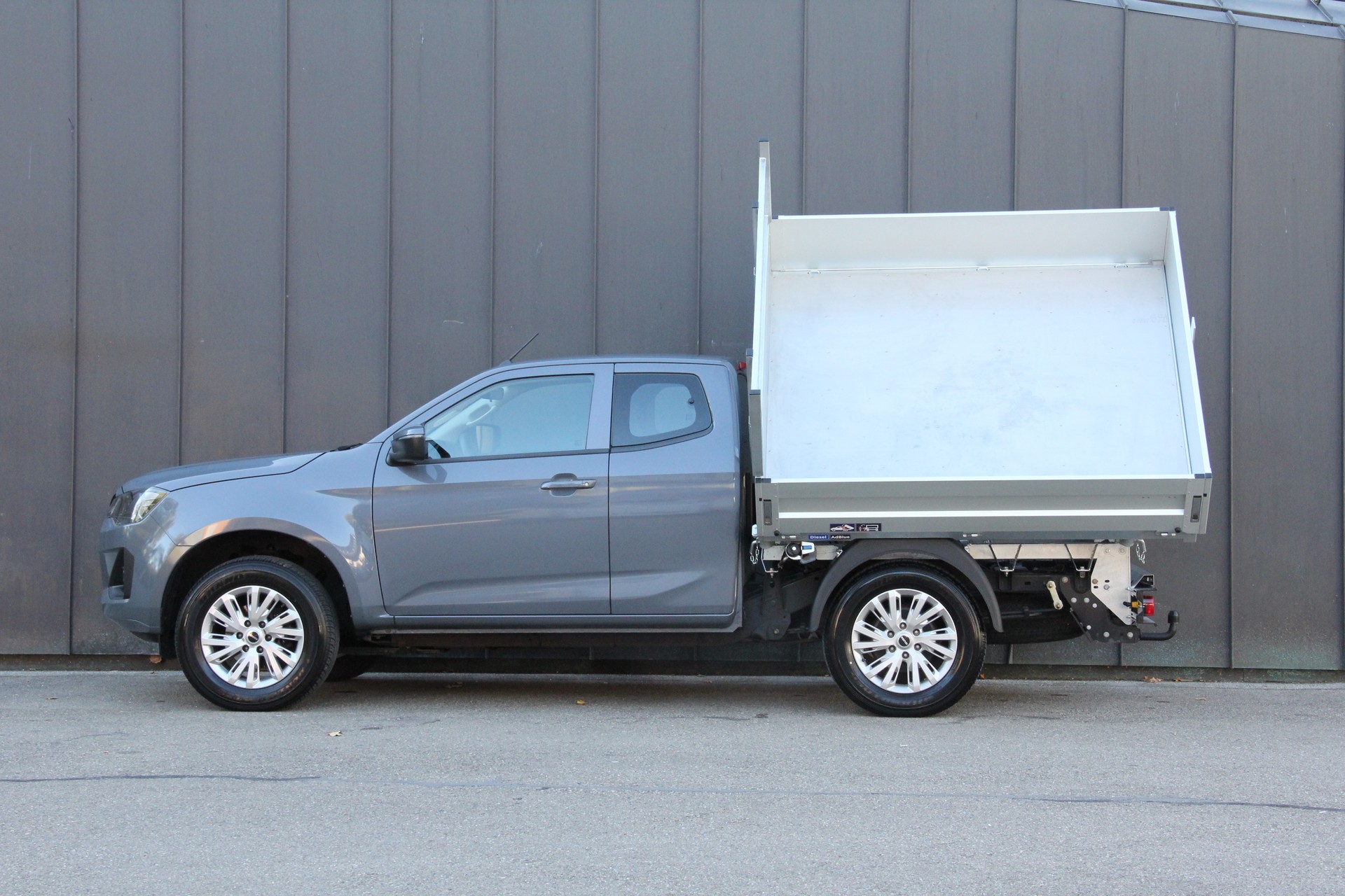 ISUZU D-MAX 1.9 SpaceCab N60B 4x4 **KIPPER-3-SEITEN** -ANHÄNGERKUP.-3500Kg -5-JAHRE-WERKSGAR. -RÜCKFAHRKAM. -AUTOMAT -EDELSTAHL-BODEN-image-1