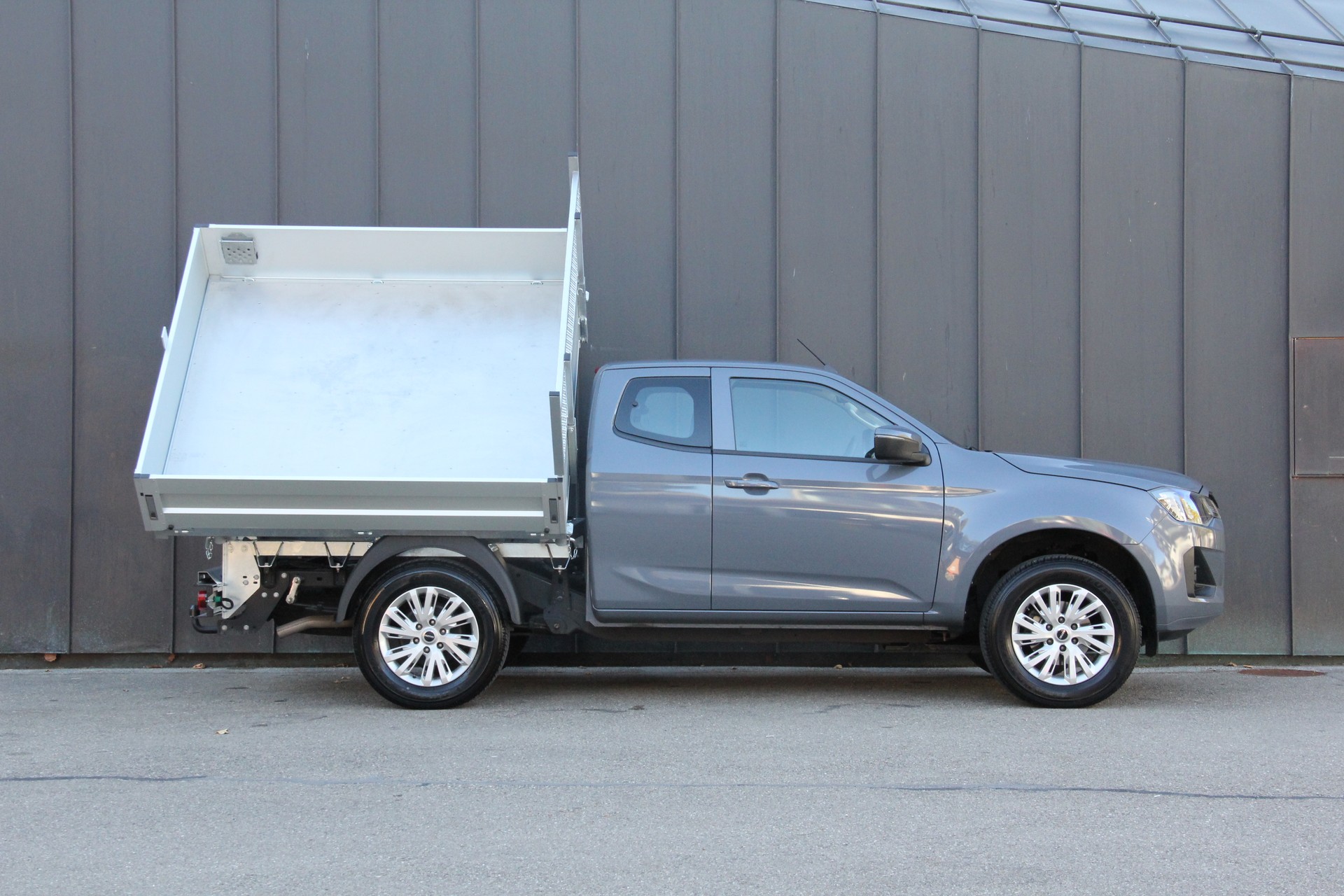 ISUZU D-MAX 1.9 SpaceCab N60B 4x4 **KIPPER-3-SEITEN** -ANHÄNGERKUP.-3500Kg -5-JAHRE-WERKSGAR. -RÜCKFAHRKAM. -AUTOMAT -EDELSTAHL-BODEN-image-2