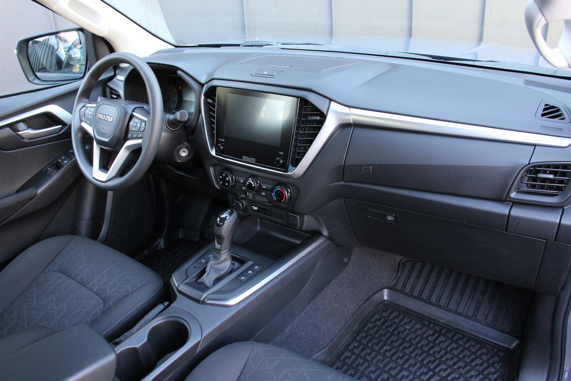 ISUZU D-MAX 1.9 SpaceCab N60B 4x4 **KIPPER-3-SEITEN** -ANHÄNGERKUP.-3500Kg -5-JAHRE-WERKSGAR. -RÜCKFAHRKAM. -AUTOMAT -EDELSTAHL-BODEN-image-7