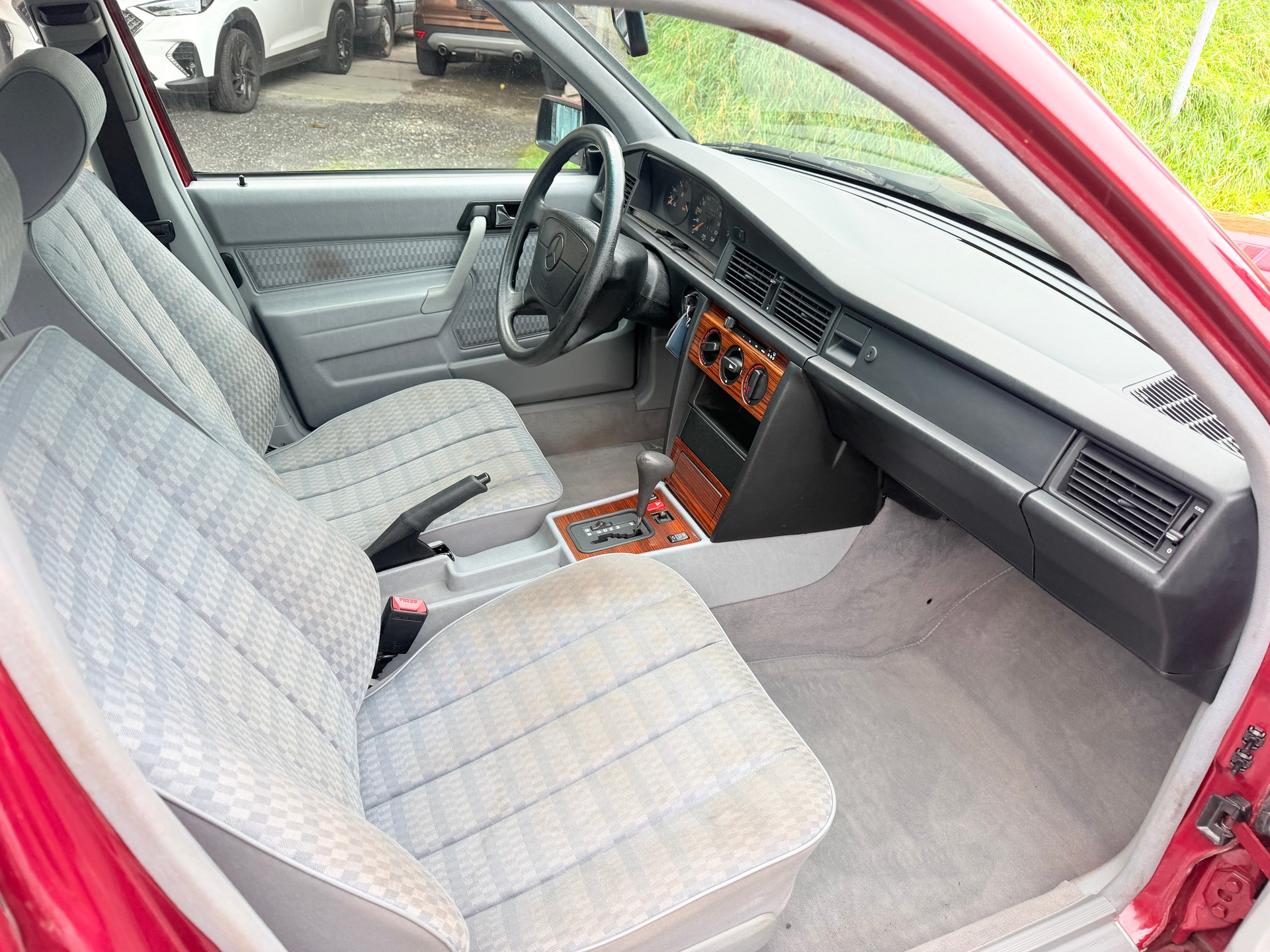 MERCEDES-BENZ 190 E 2.6-image-8