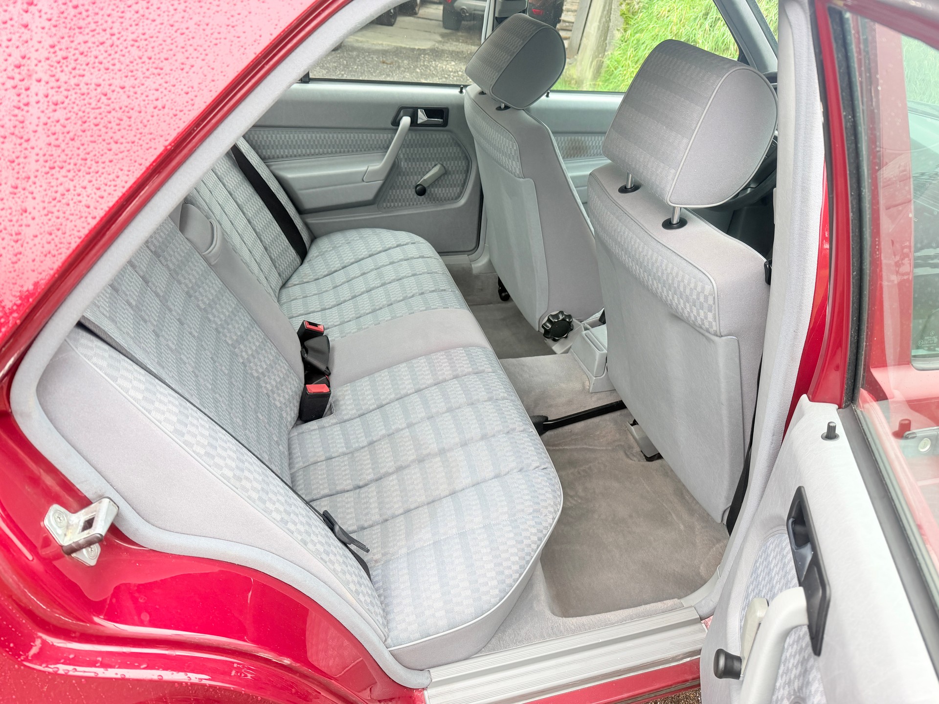MERCEDES-BENZ 190 E 2.6-image-9