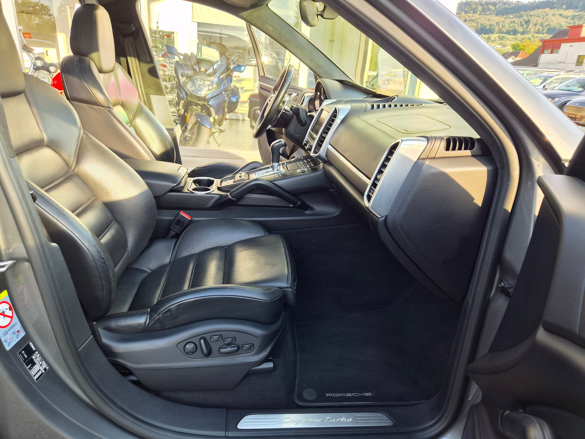 PORSCHE Cayenne Turbo-image-10