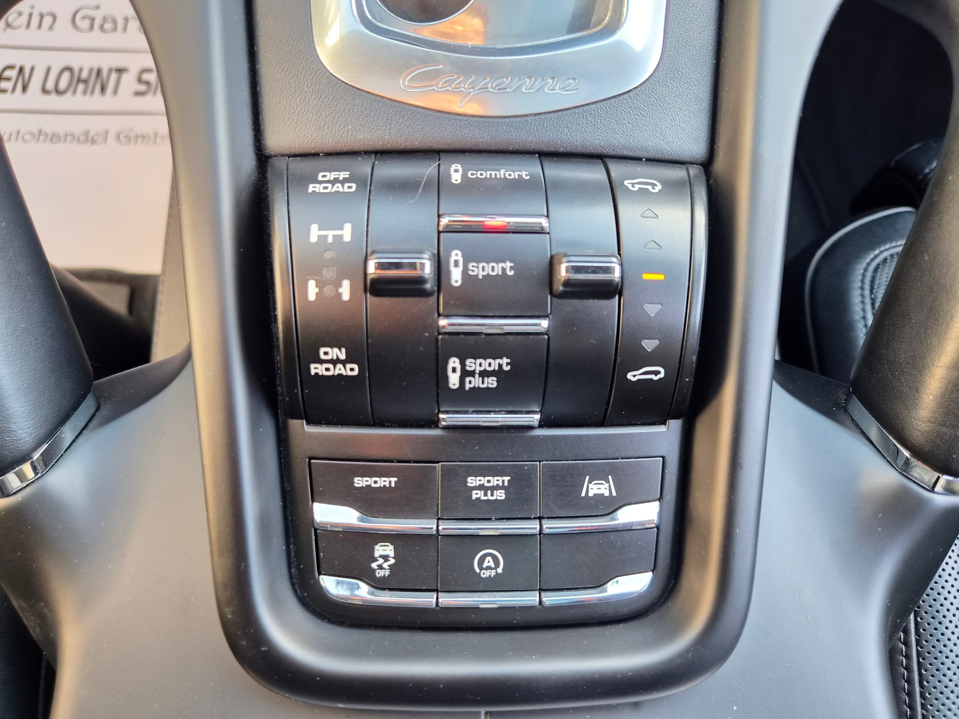 PORSCHE Cayenne Turbo-image-23