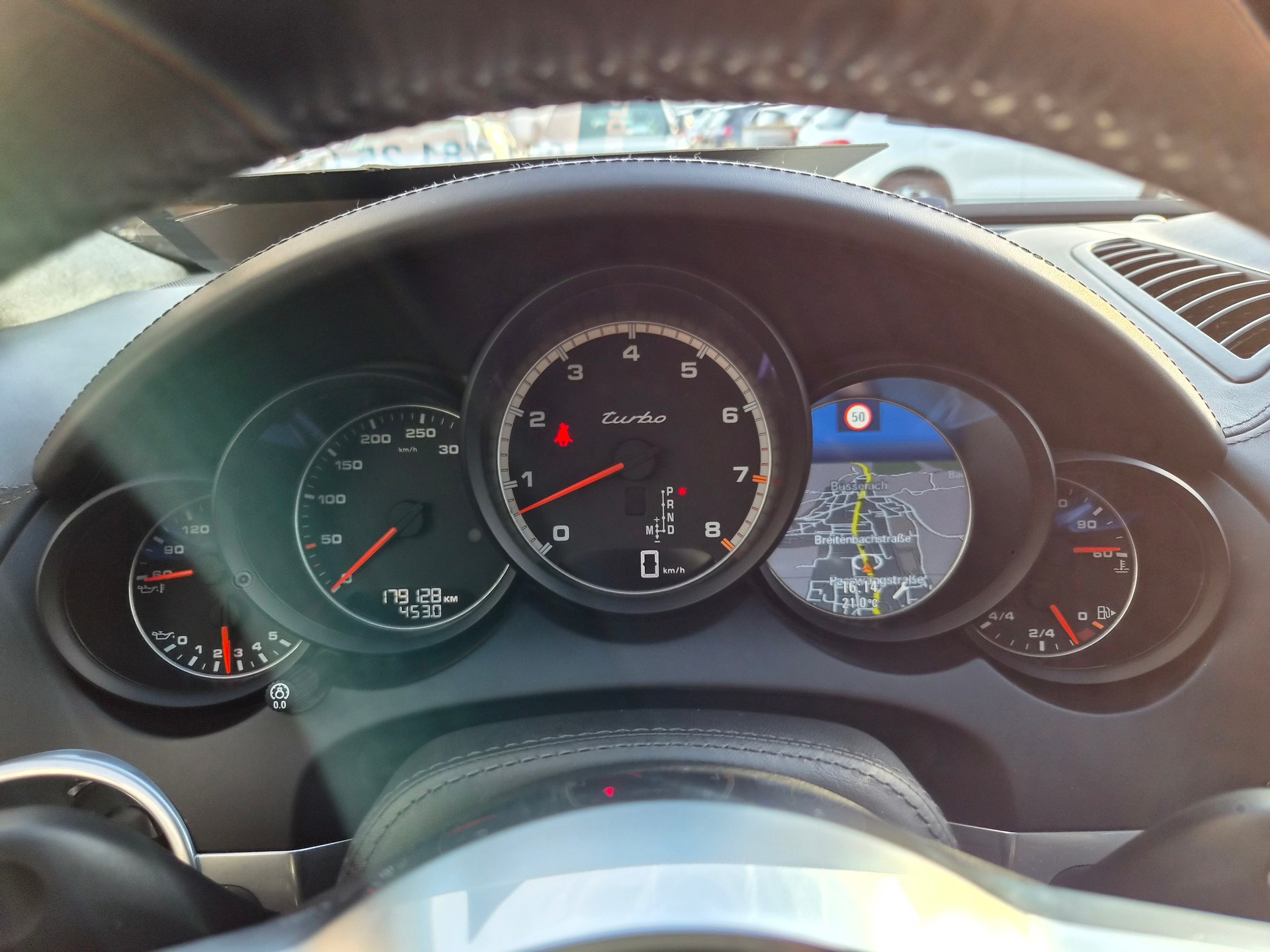 PORSCHE Cayenne Turbo-image-17