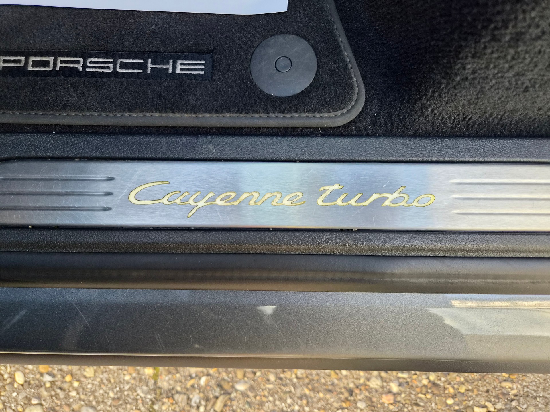PORSCHE Cayenne Turbo-image-29