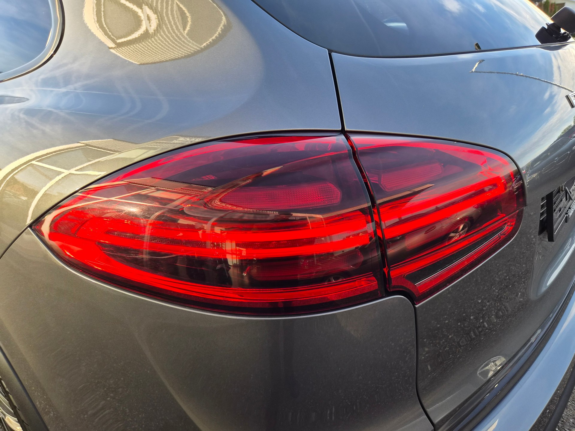 PORSCHE Cayenne Turbo-image-31