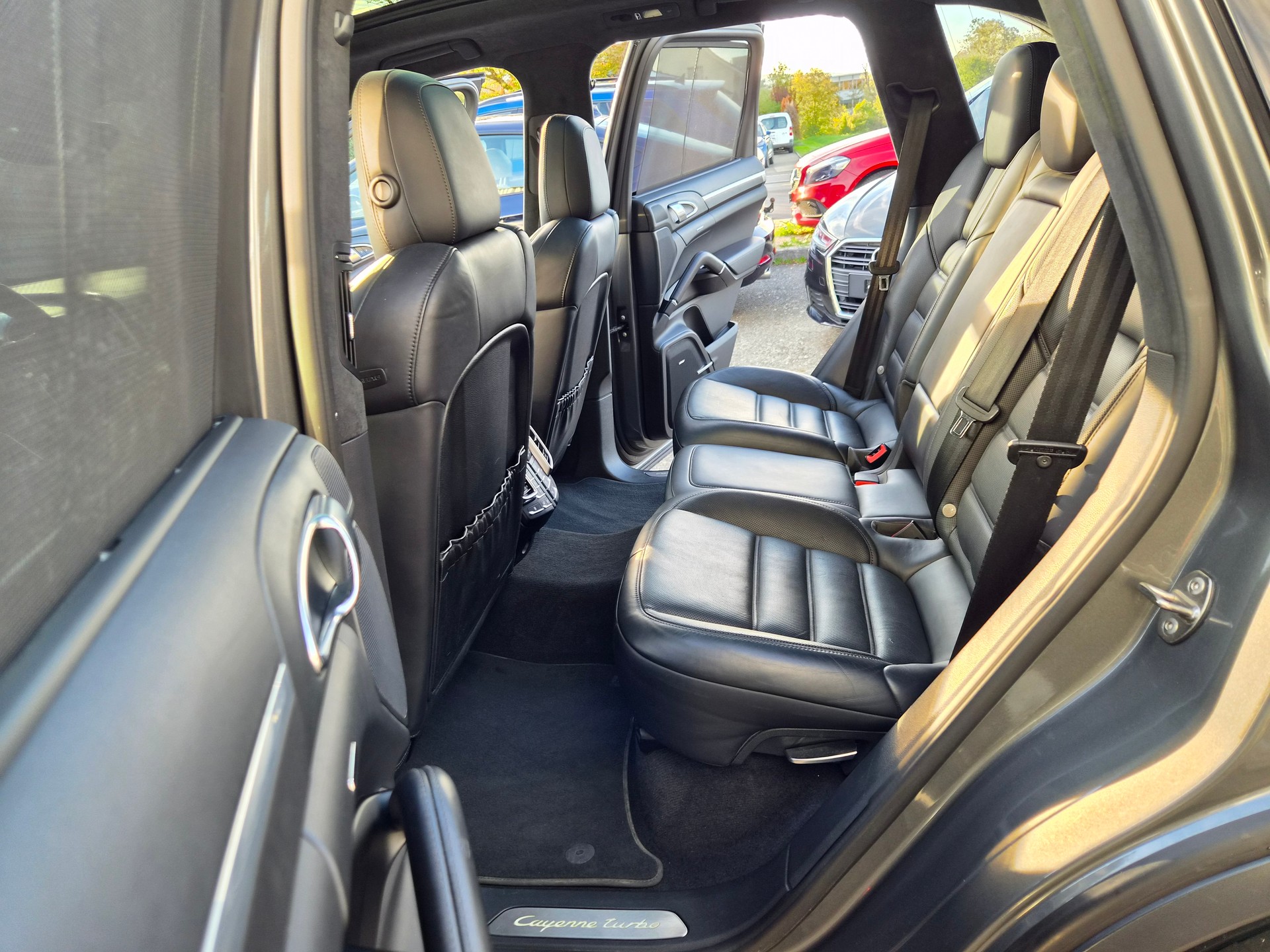 PORSCHE Cayenne Turbo-image-9