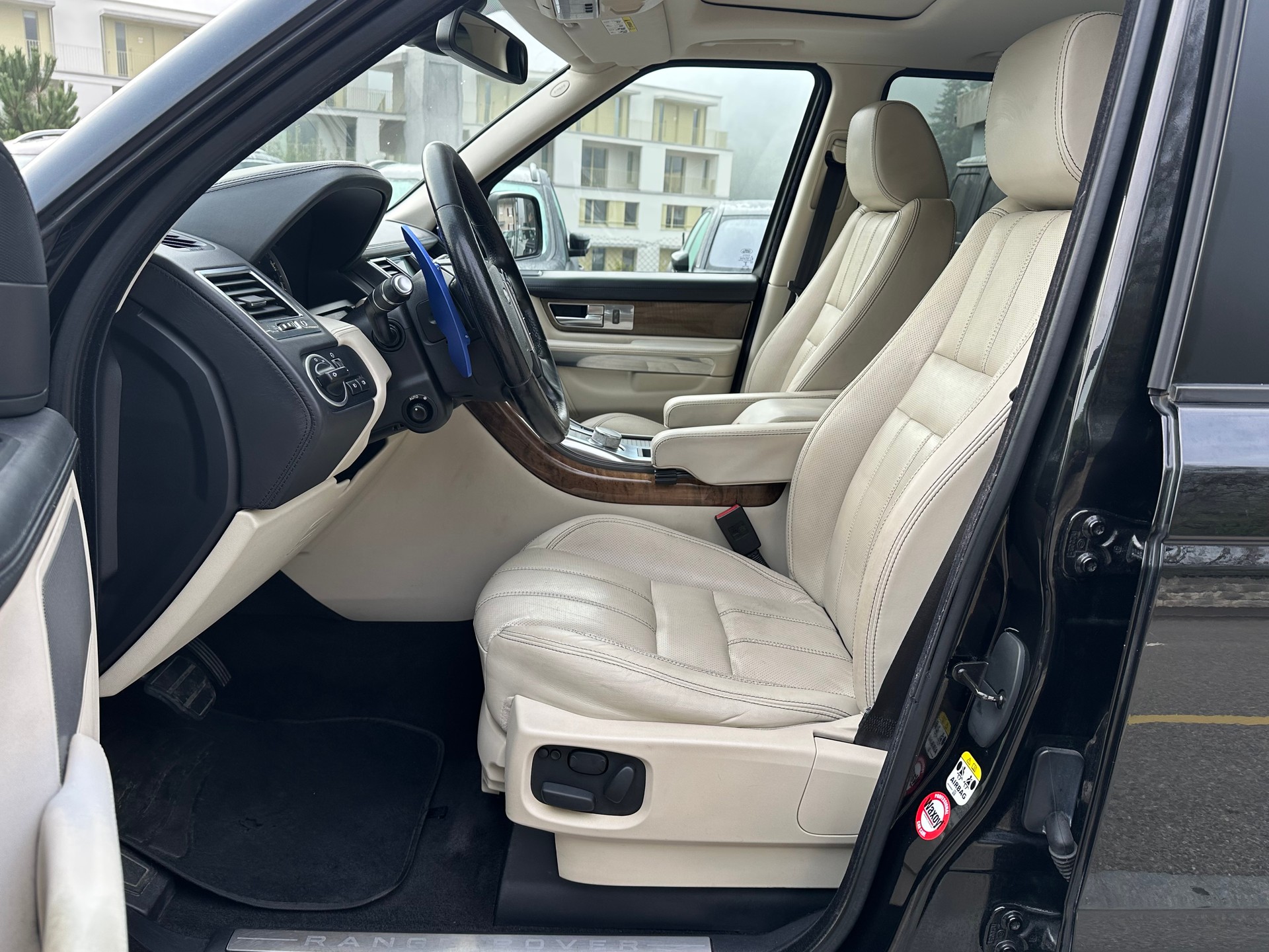 LAND ROVER Range Rover Sport 3.0 TDV6 Zermatt Automatic-image-9