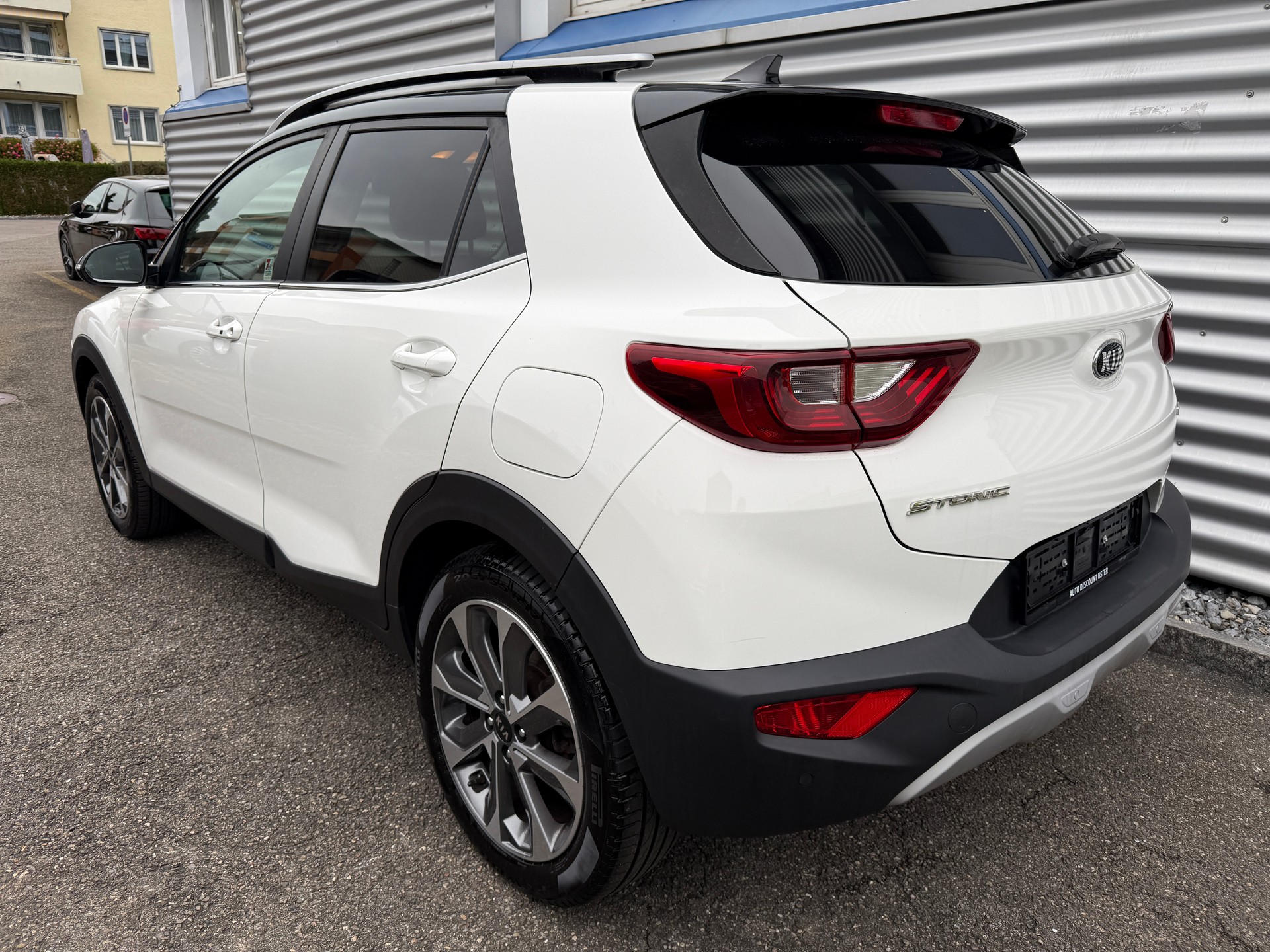 KIA Stonic 1.0 T-GDi-image-1
