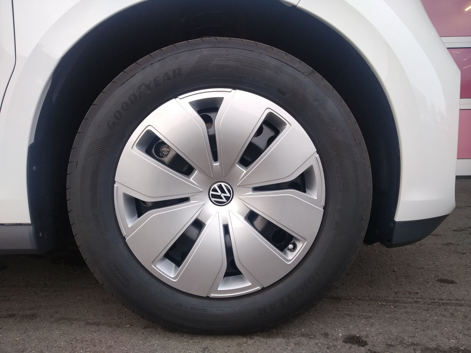 VW ID. Buzz Cargo-image-11