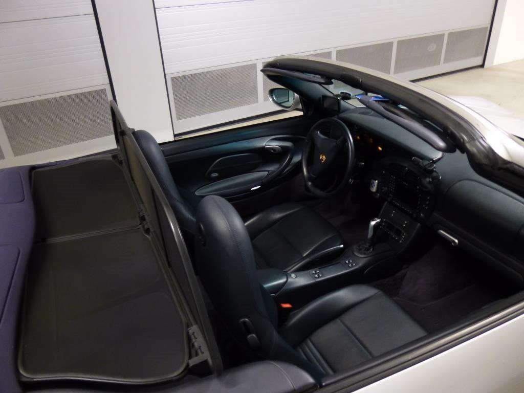 PORSCHE 911 Carrera 4 S Cabrio-image-3