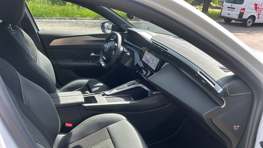 PEUGEOT 308 1.6 PHEV 180 GT-image-6