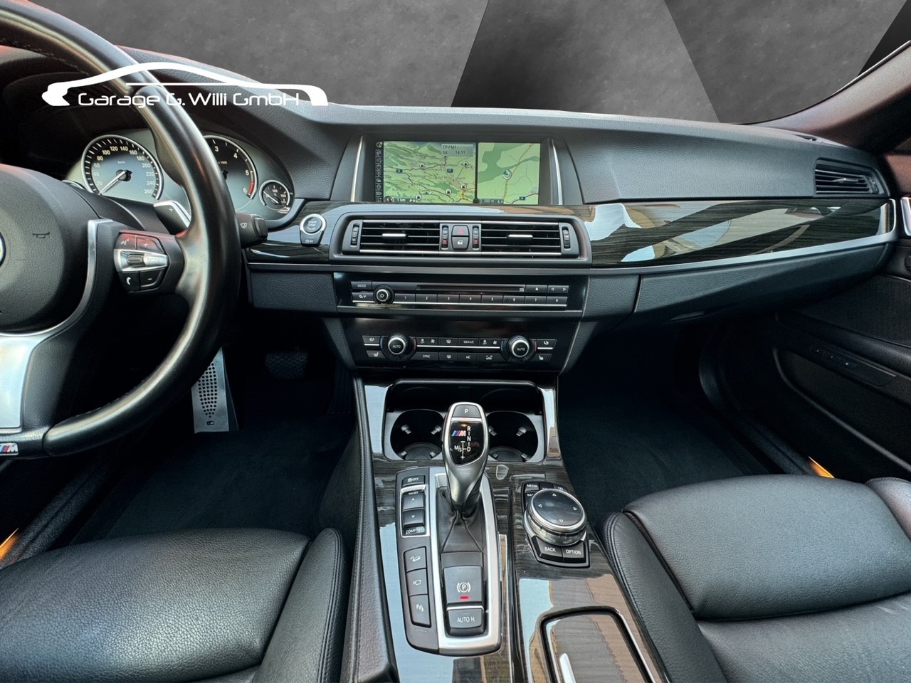 BMW M550d Touring xDrive Steptronic-image-12