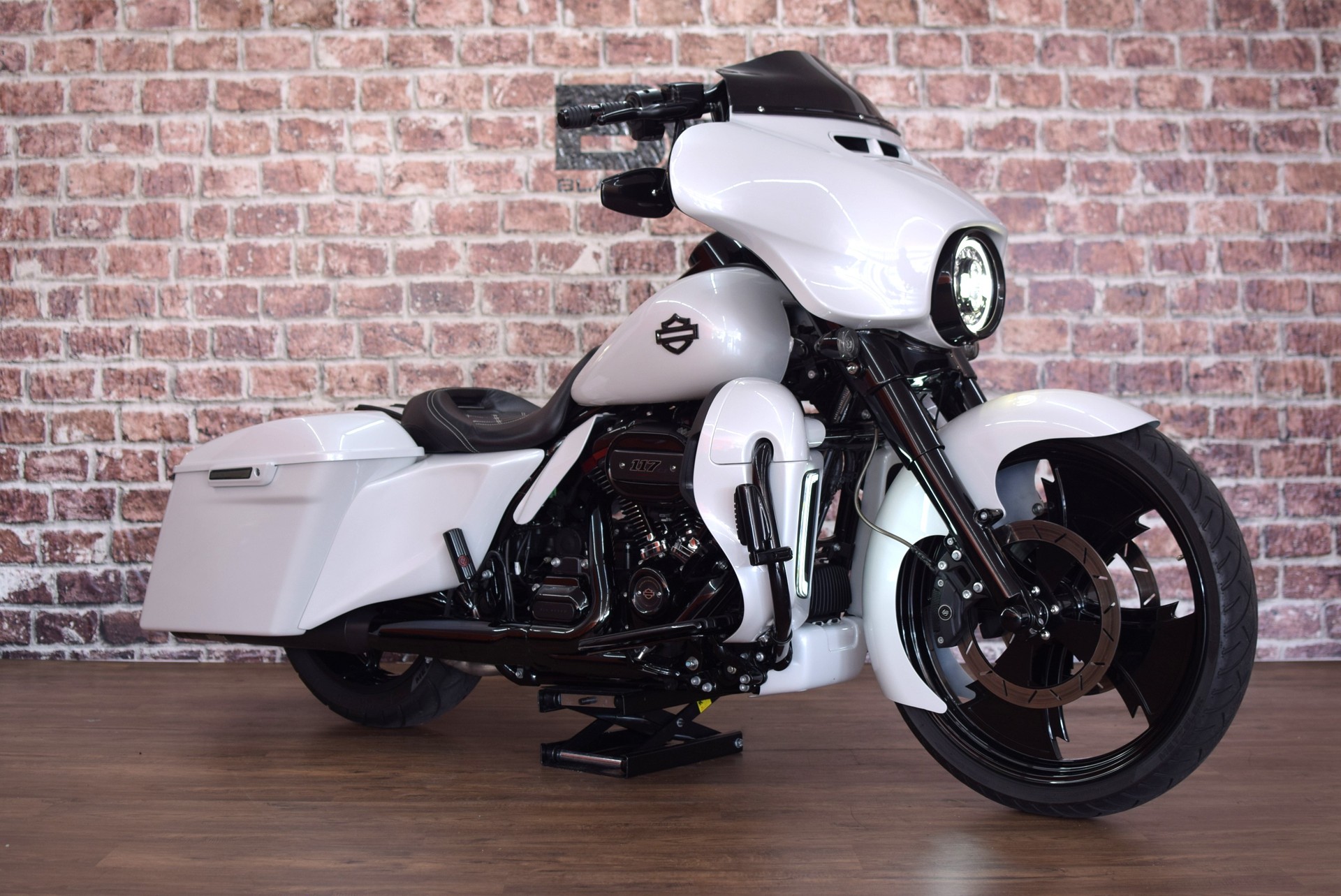 HARLEY-DAVIDSON FLHXSE Street Glide ABS CVO 117-showroom-element-1