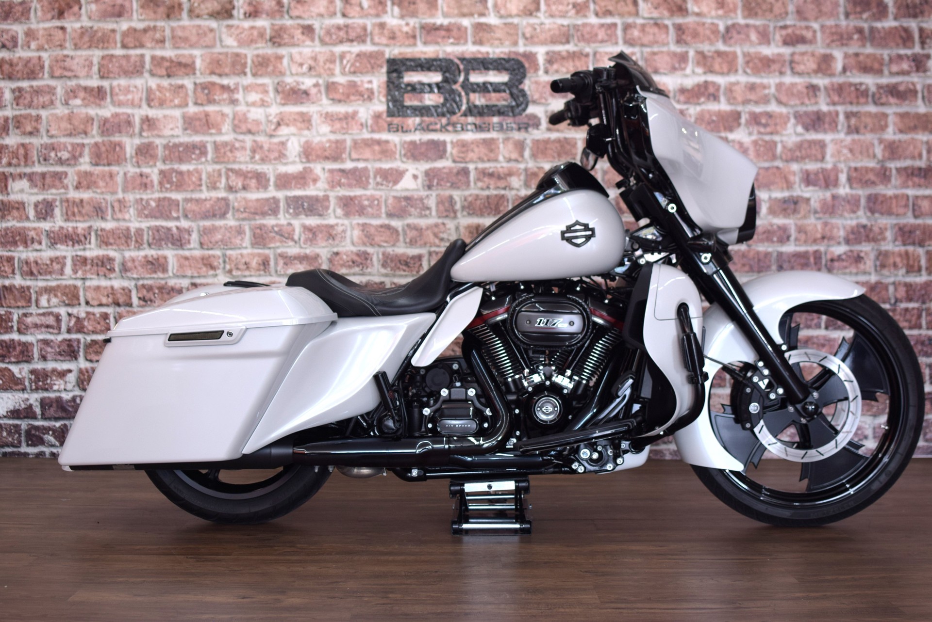 HARLEY-DAVIDSON FLHXSE Street Glide ABS CVO 117-showroom-element-2
