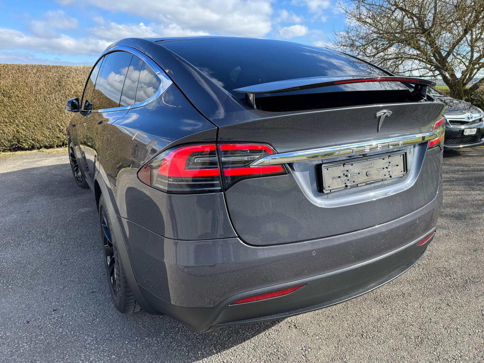 TESLA Model X 90 D-image-4