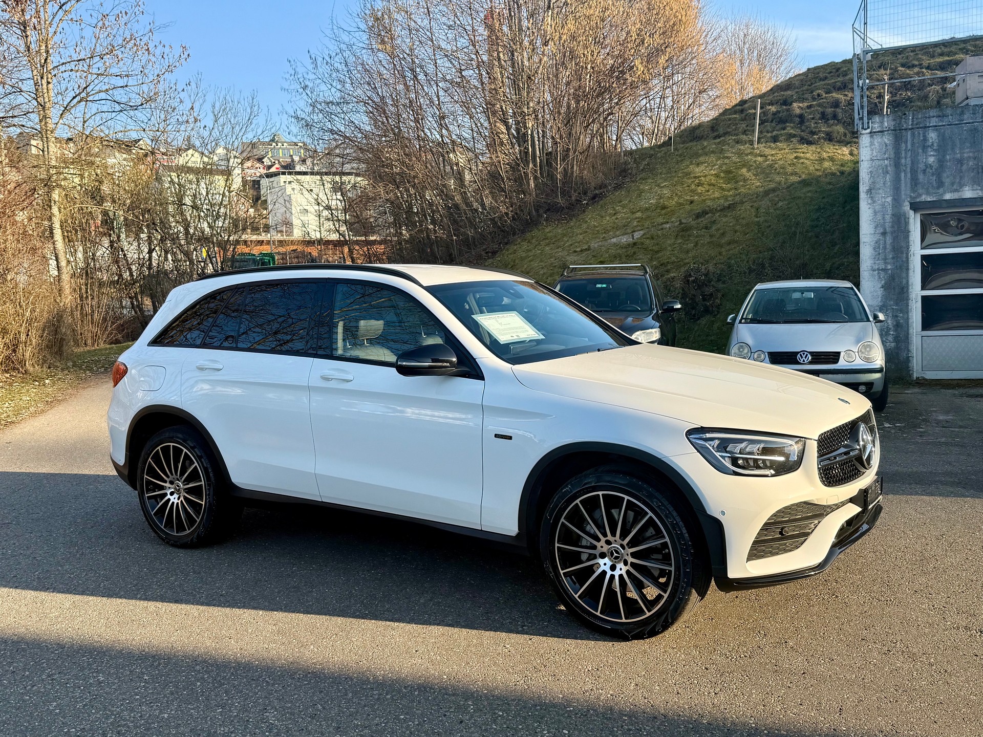 MERCEDES-BENZ GLC 300 e AMG Line 4Matic 9G-Tronic-image-4