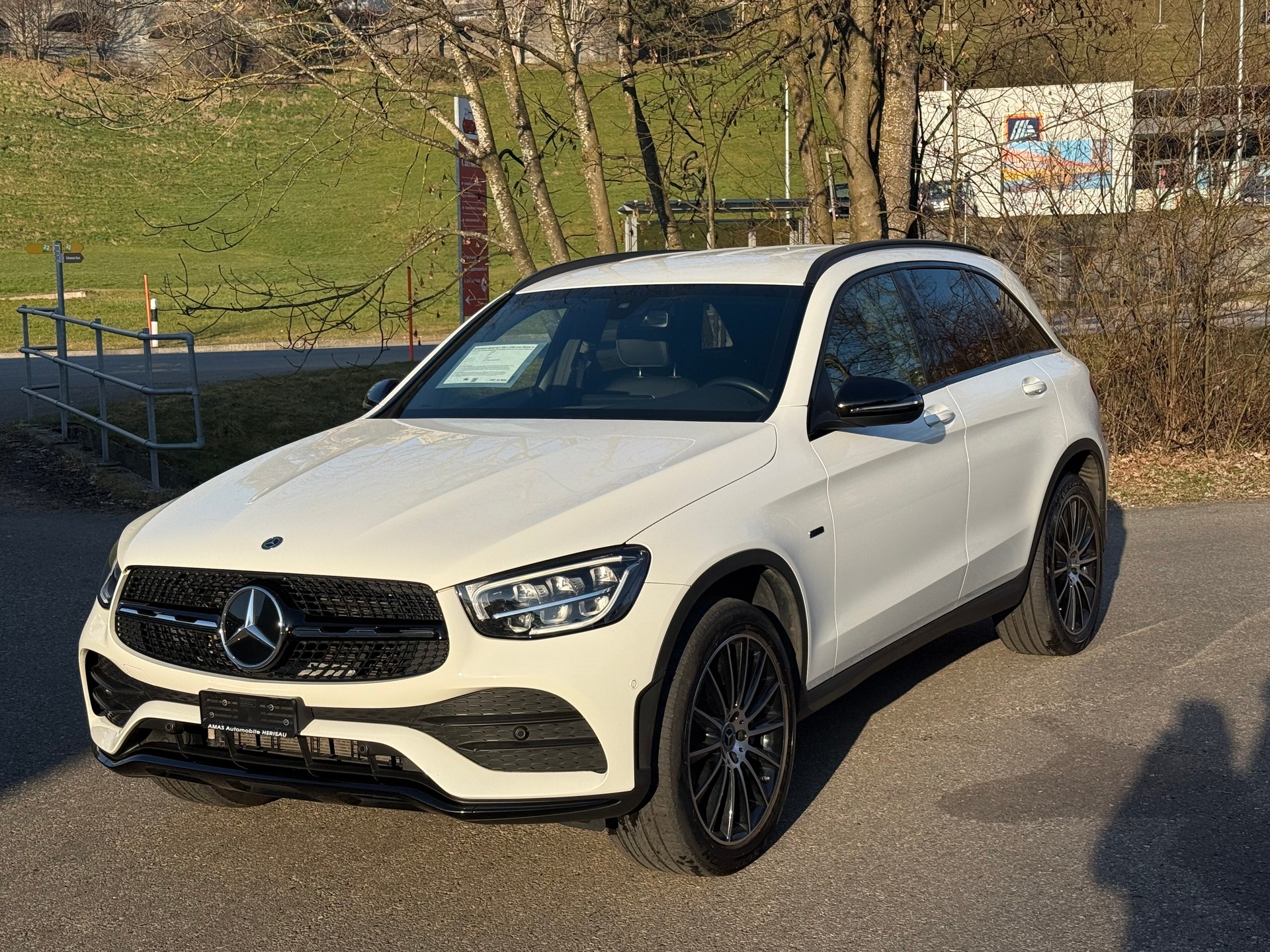MERCEDES-BENZ GLC 300 e AMG Line 4Matic 9G-Tronic-image-1
