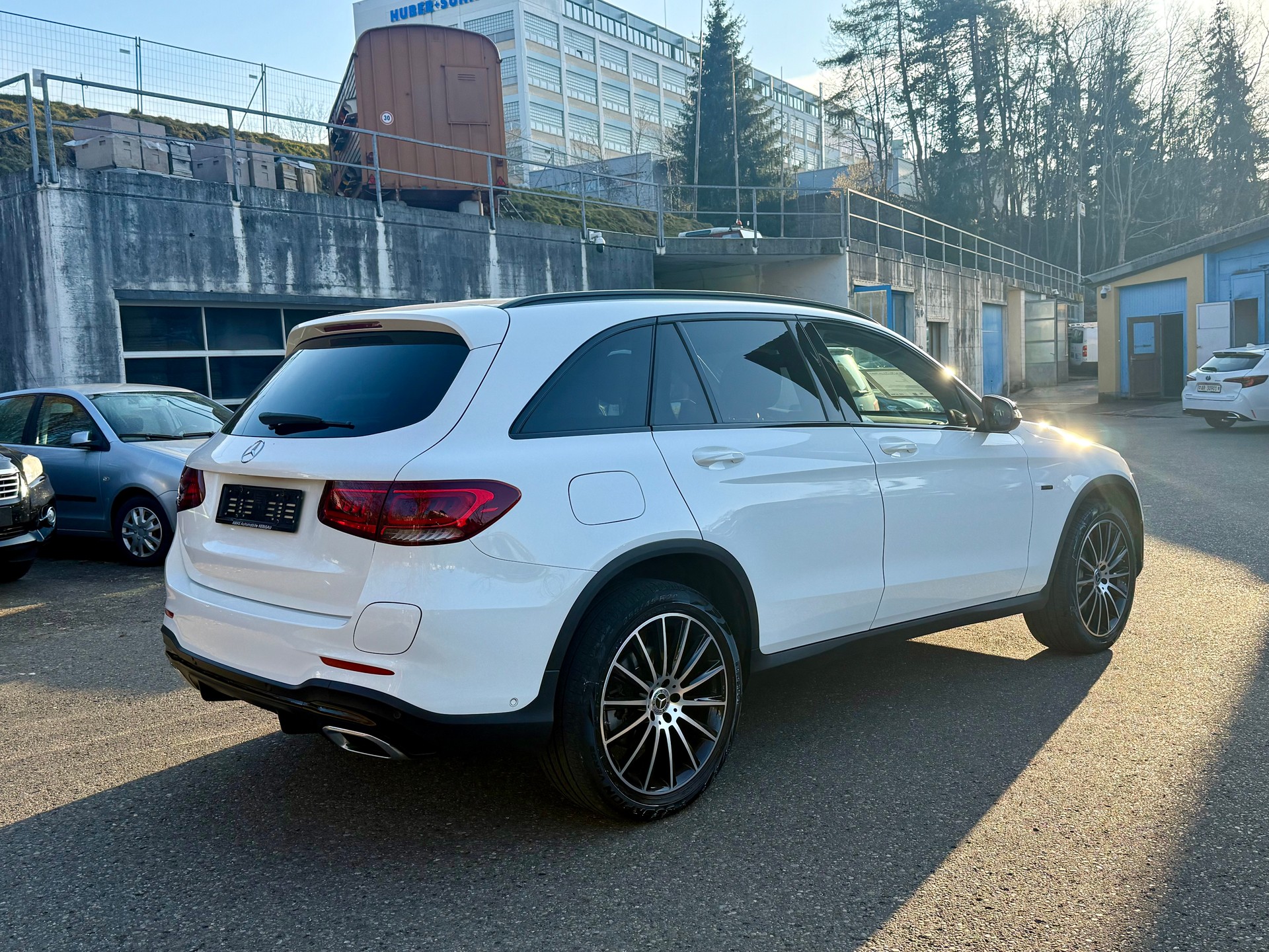 MERCEDES-BENZ GLC 300 e AMG Line 4Matic 9G-Tronic-image-5