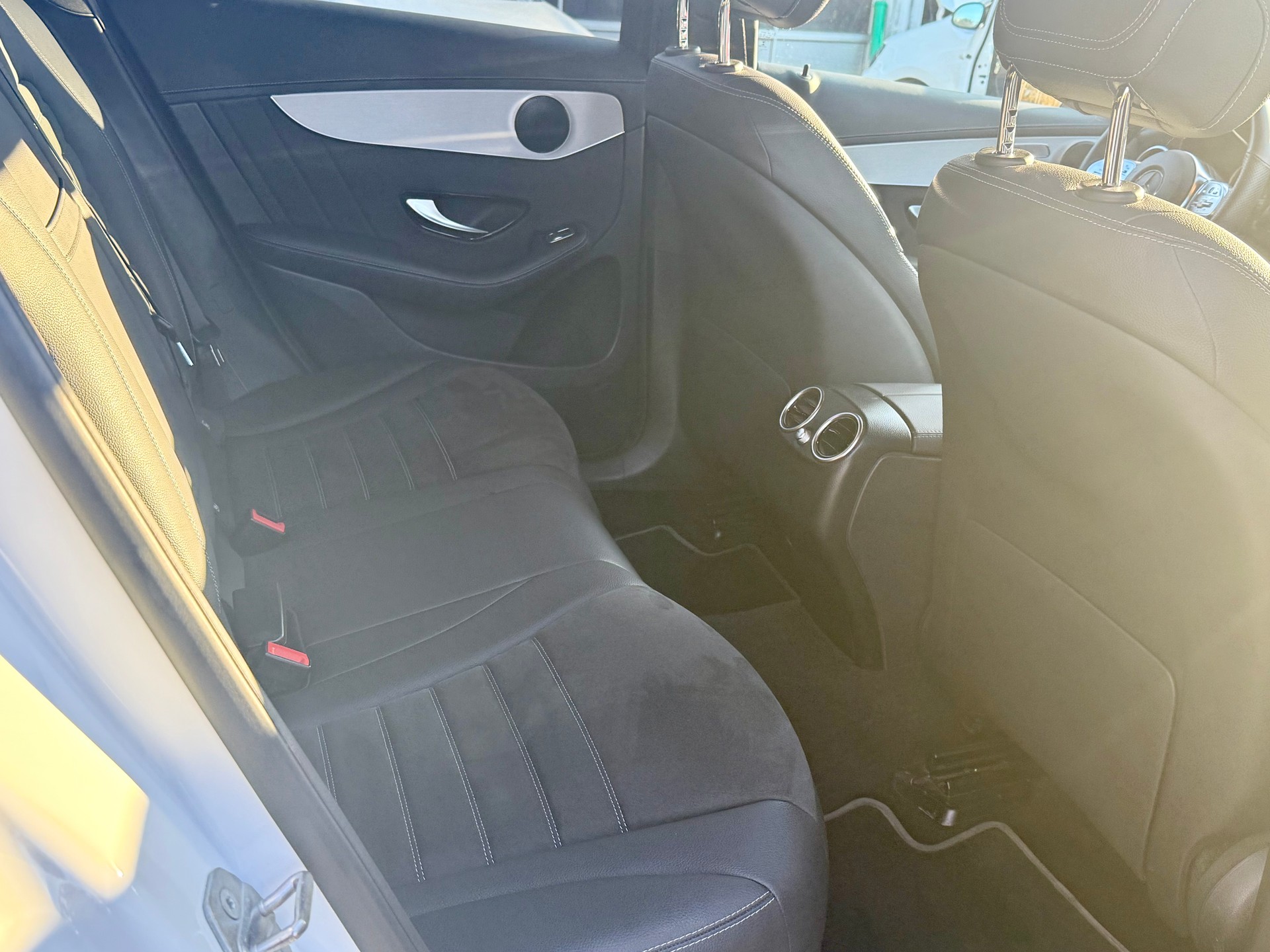 MERCEDES-BENZ GLC 300 e AMG Line 4Matic 9G-Tronic-image-8