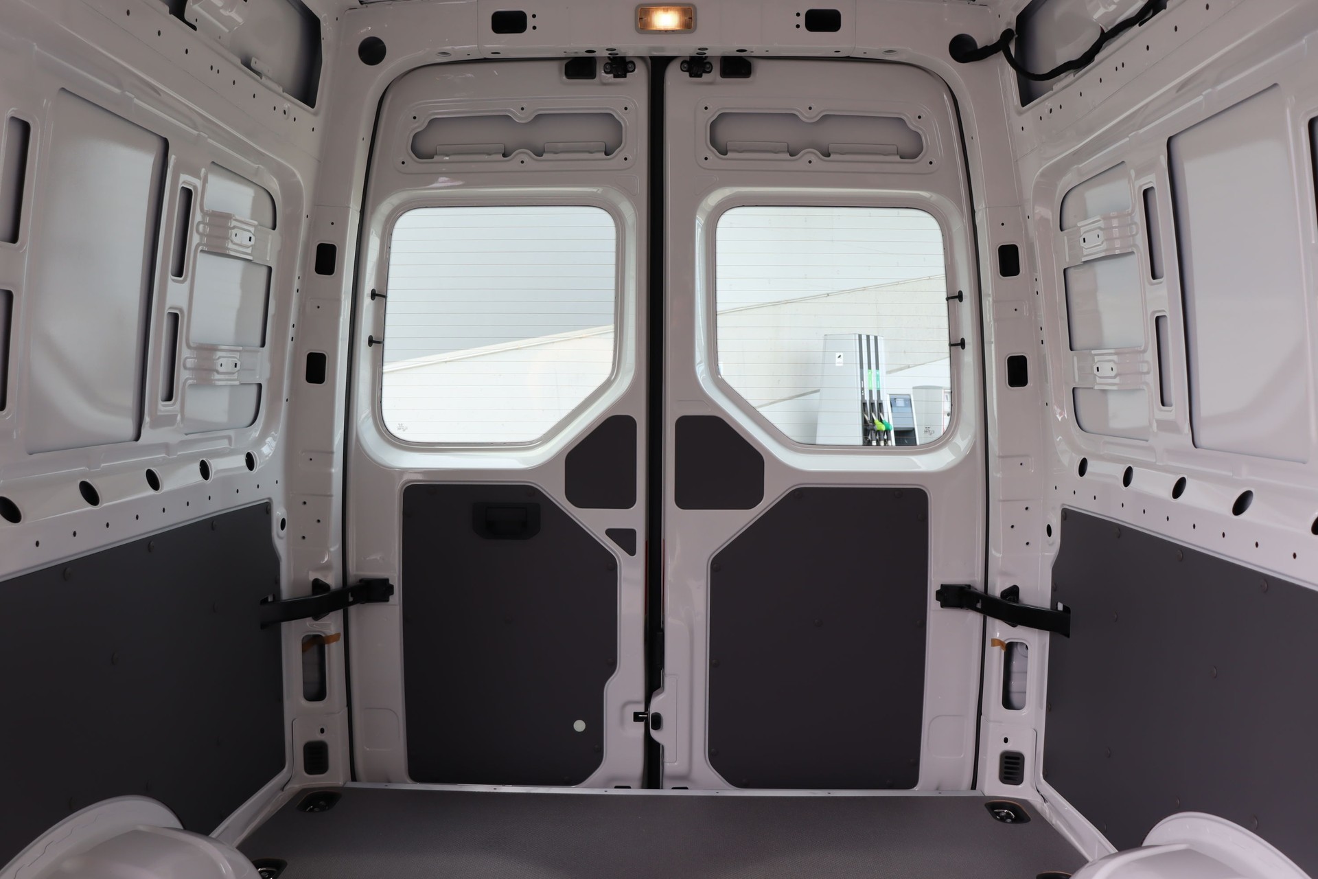 VW Crafter 35 2.0 BiTDI L3 4Motion A-image-7