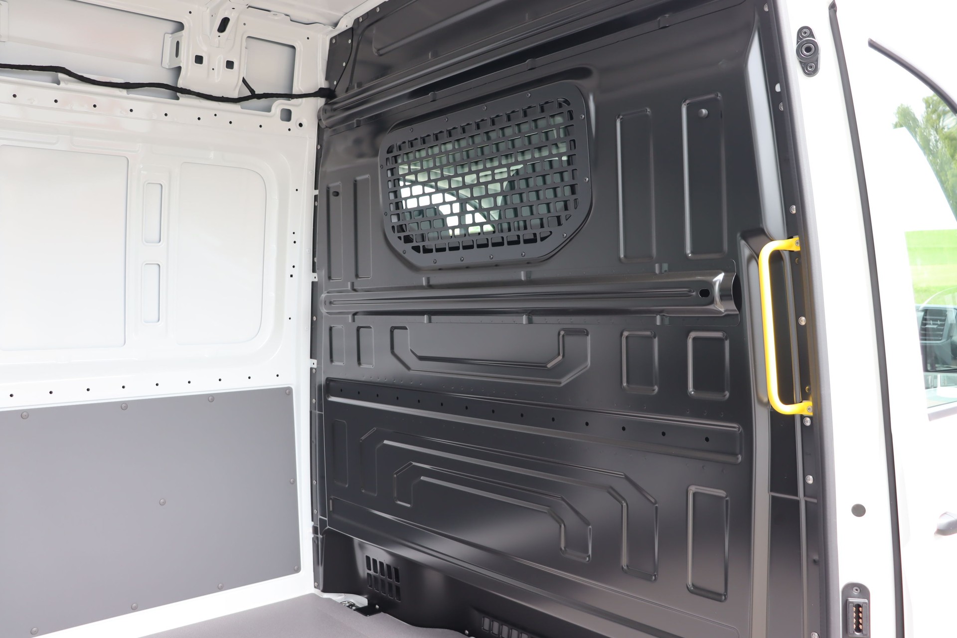 VW Crafter 35 2.0 BiTDI L3 4Motion A-image-8