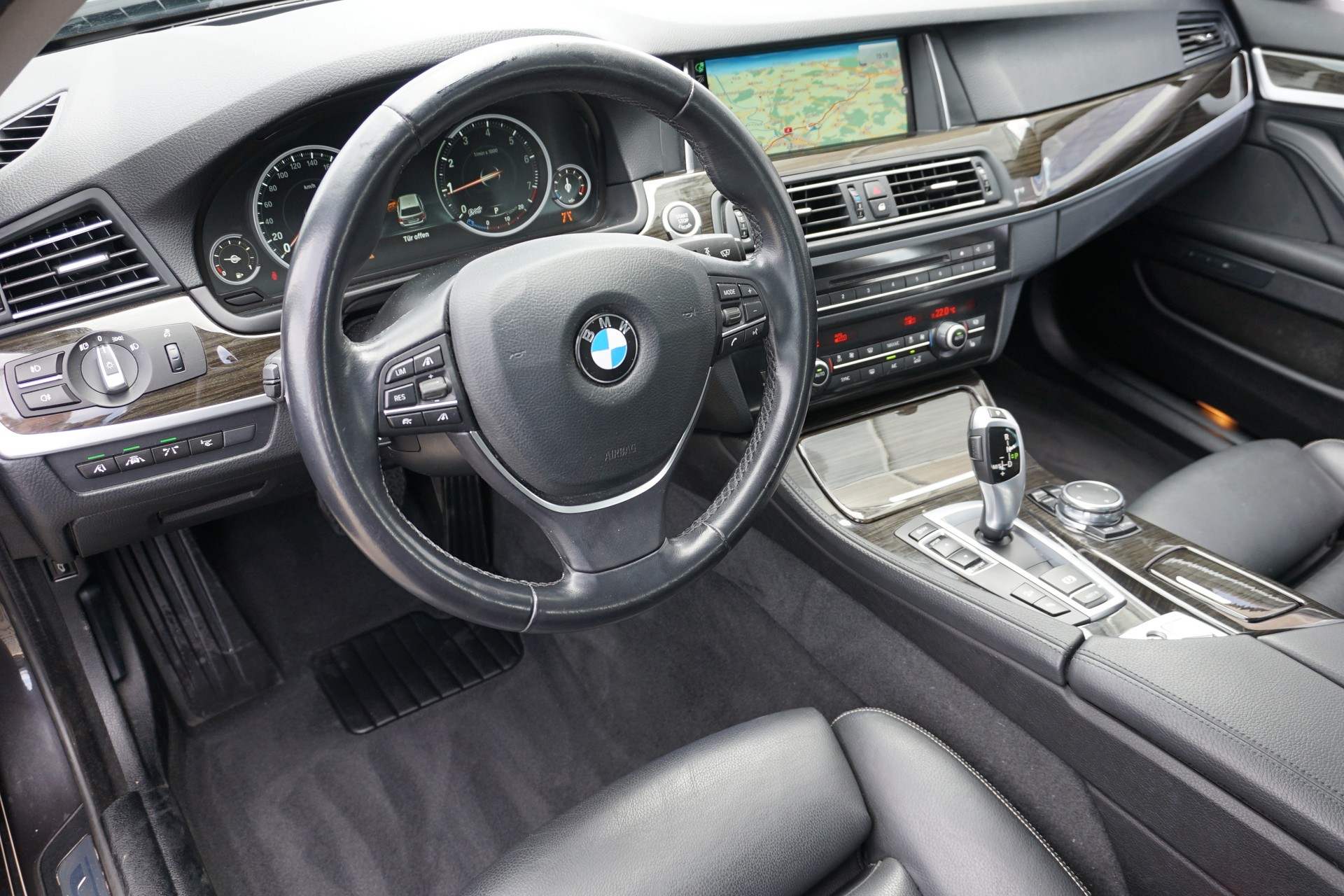 BMW 528i xDrive Touring Luxury 245PS mit Abstandsregeltempomat-image-17