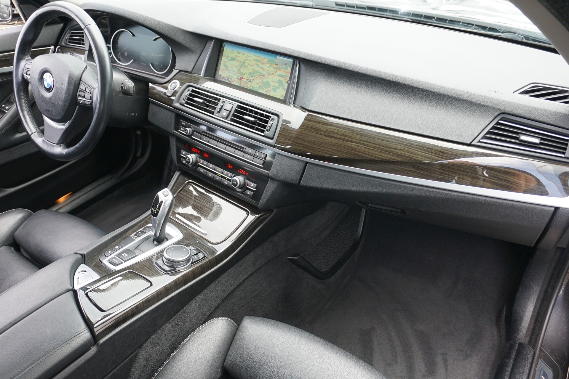 BMW 528i xDrive Touring Luxury 245PS mit Abstandsregeltempomat-image-18