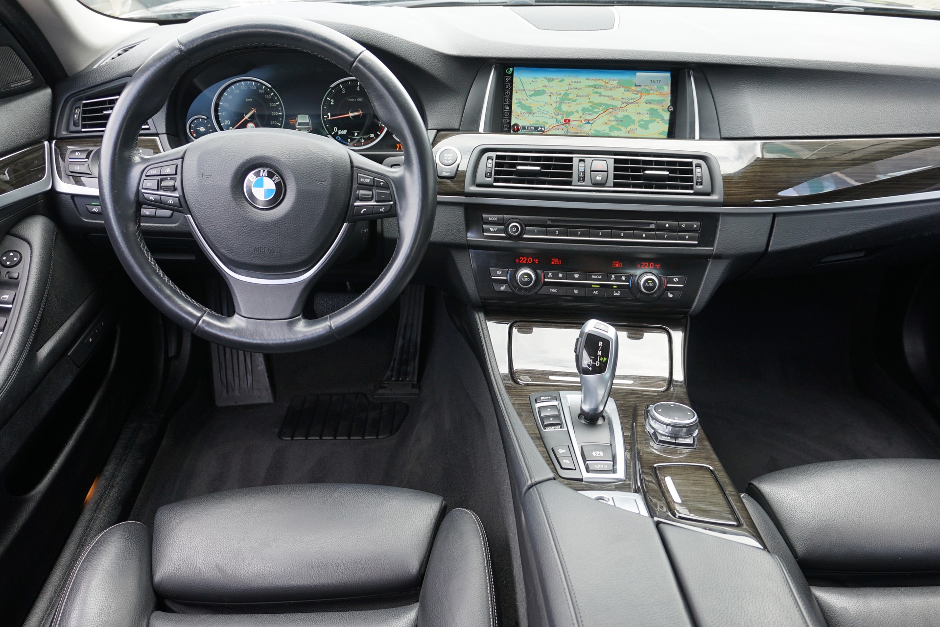 BMW 528i xDrive Touring Luxury 245PS mit Abstandsregeltempomat-image-16