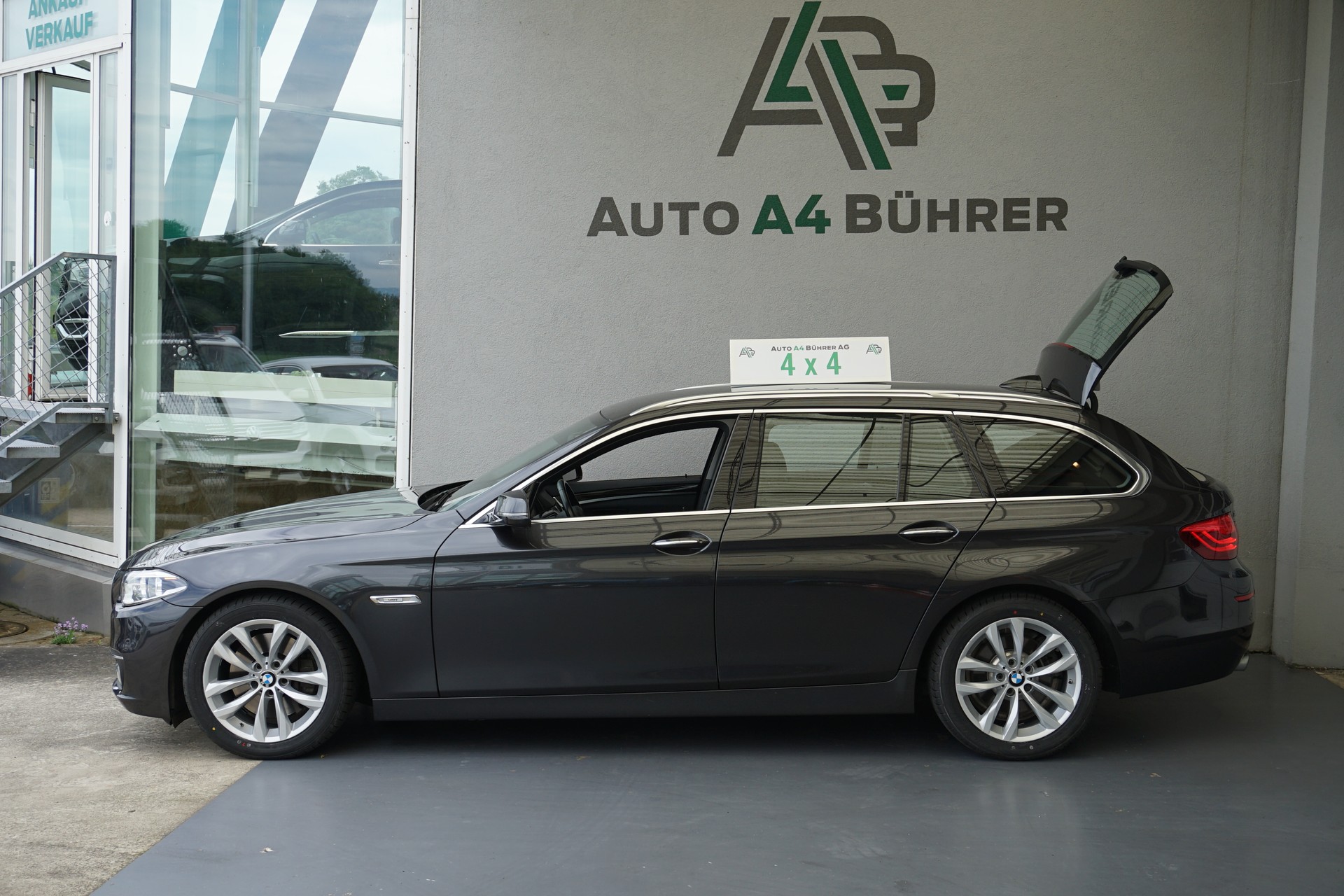 BMW 528i xDrive Touring Luxury 245PS mit Abstandsregeltempomat-image-0