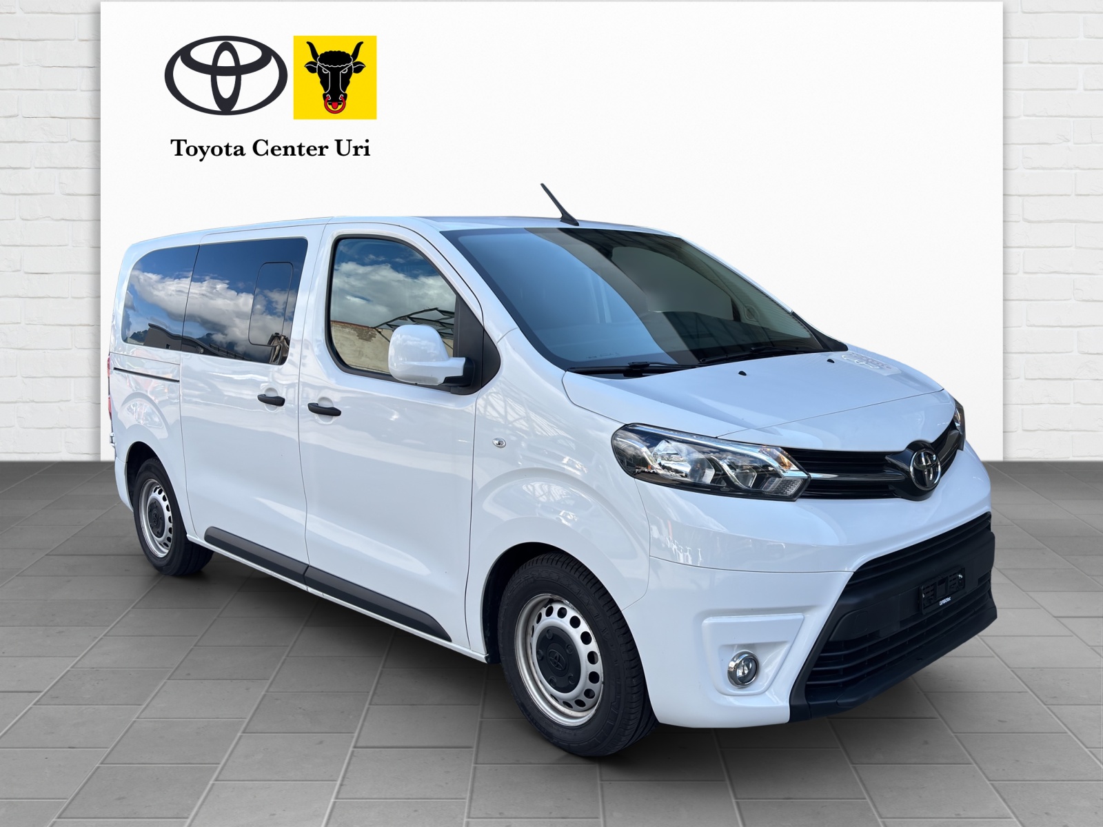TOYOTA Proace 2.0D Shuttle-image-3