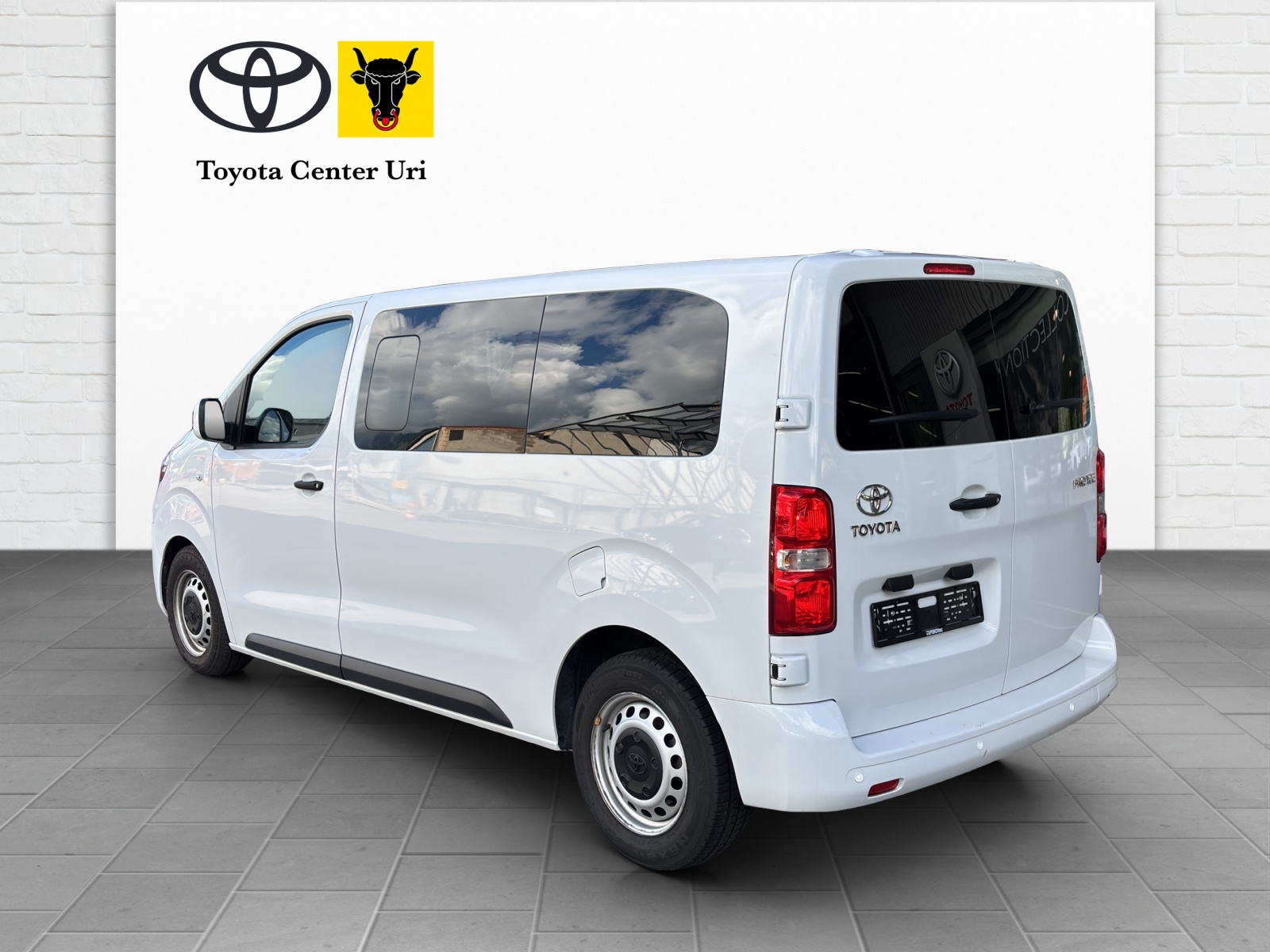 TOYOTA Proace 2.0D Shuttle-image-2