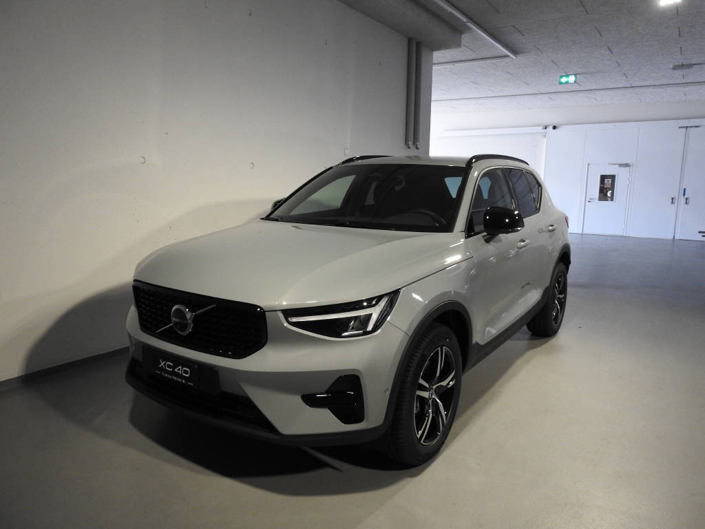 VOLVO XC40 2.0 B3 MH Core-image-0